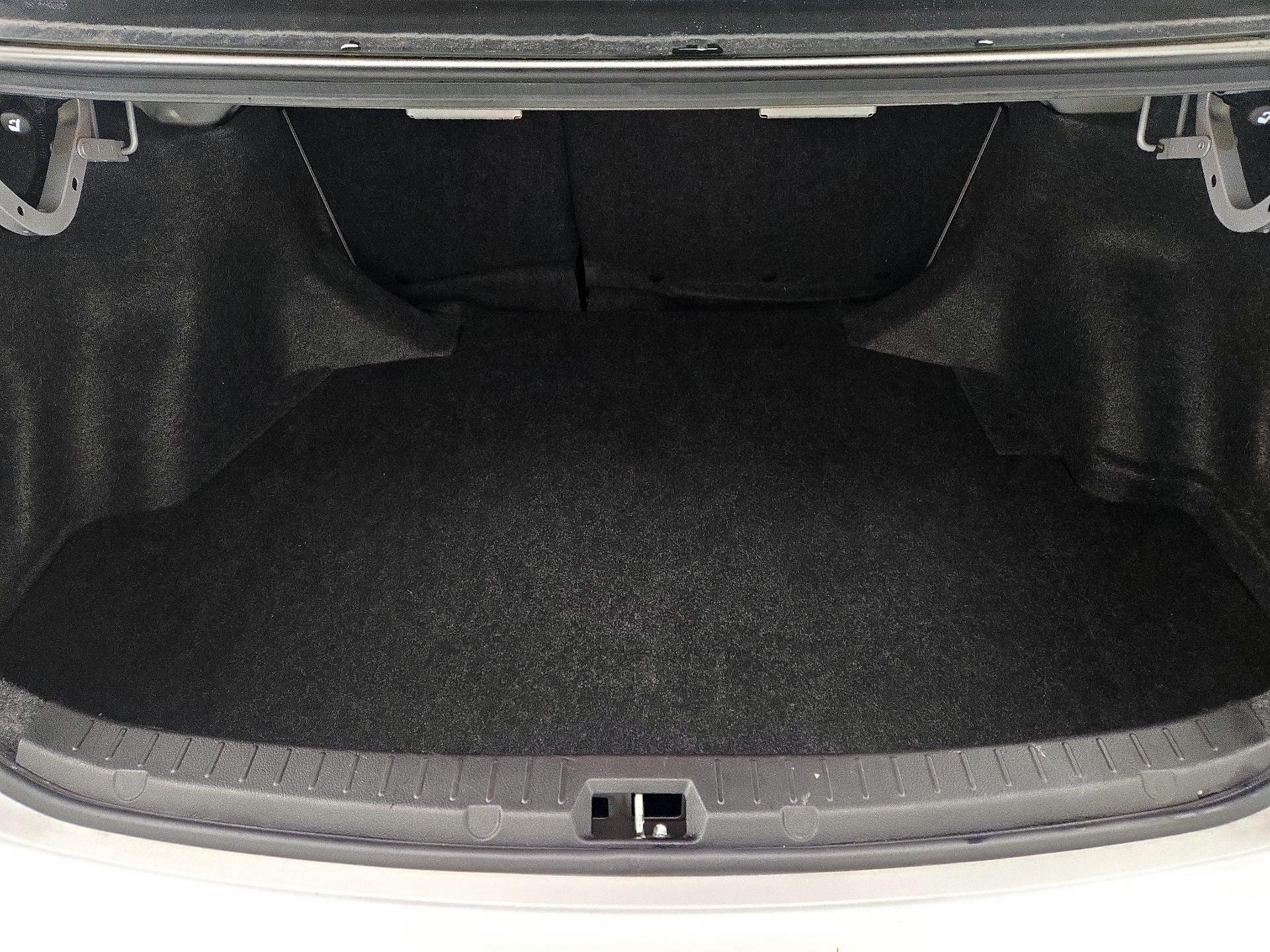 Thumbnail: 2013 Toyota Corolla - 17
