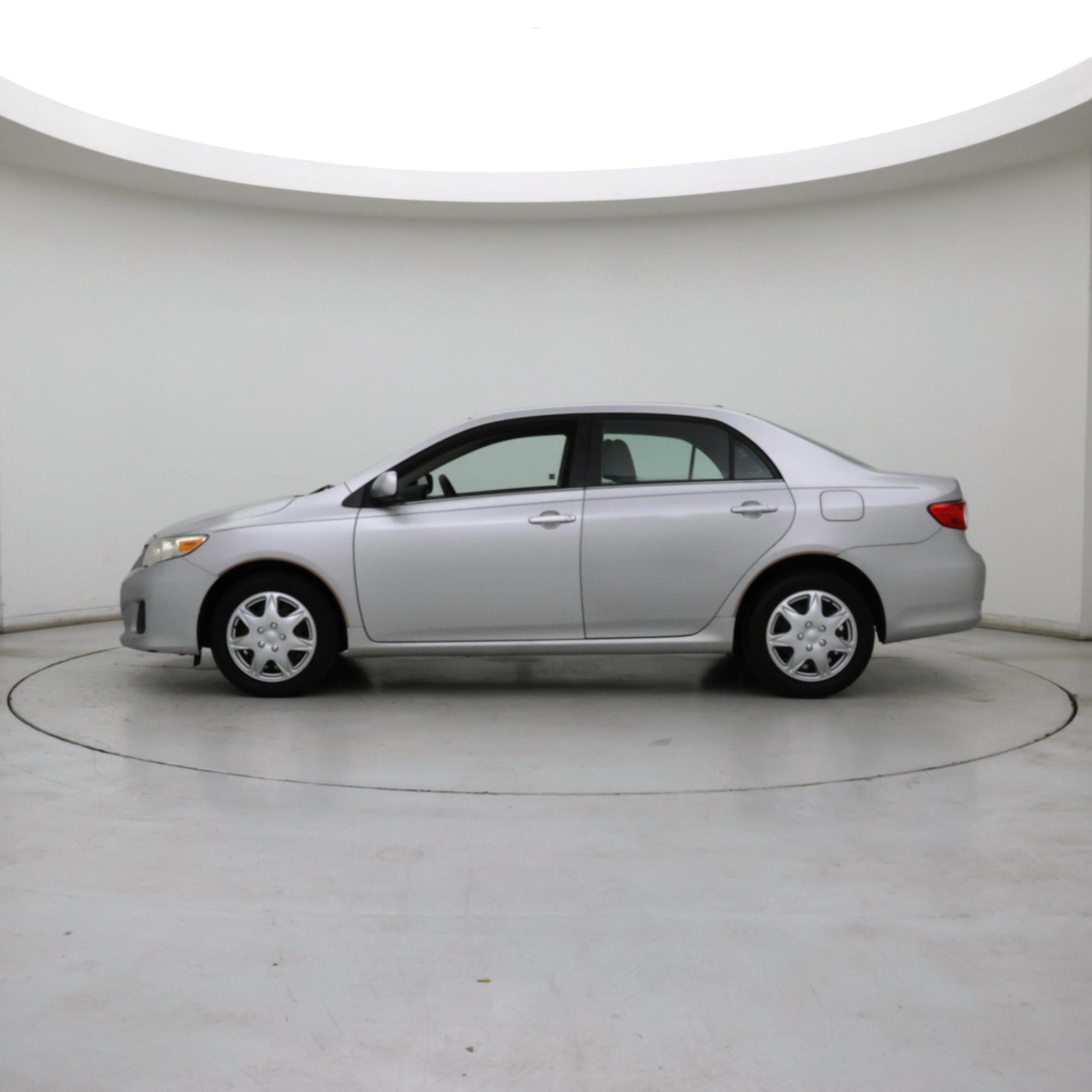 Thumbnail: 2013 Toyota Corolla - 3