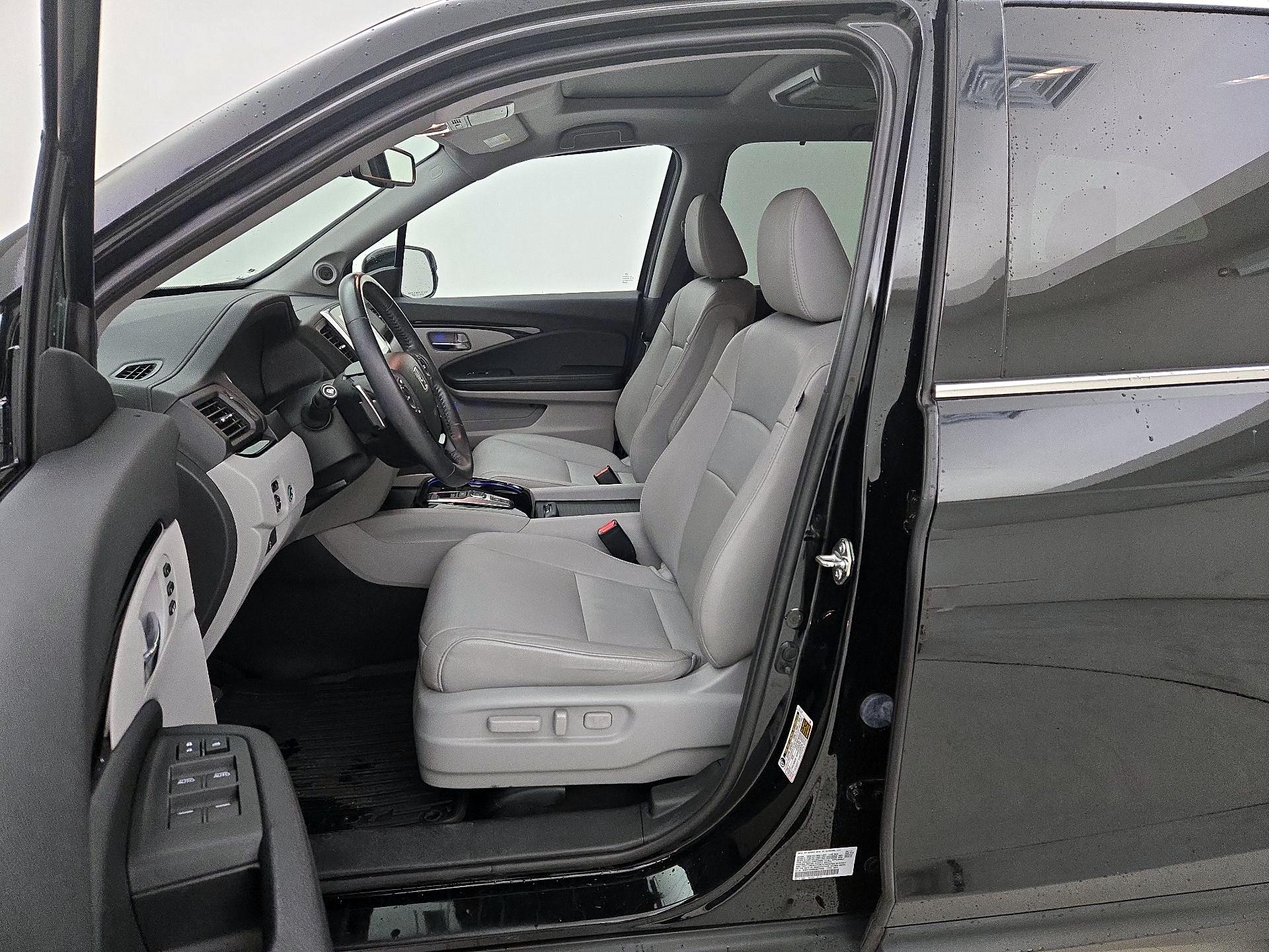Thumbnail: 2017 Honda Pilot - 11