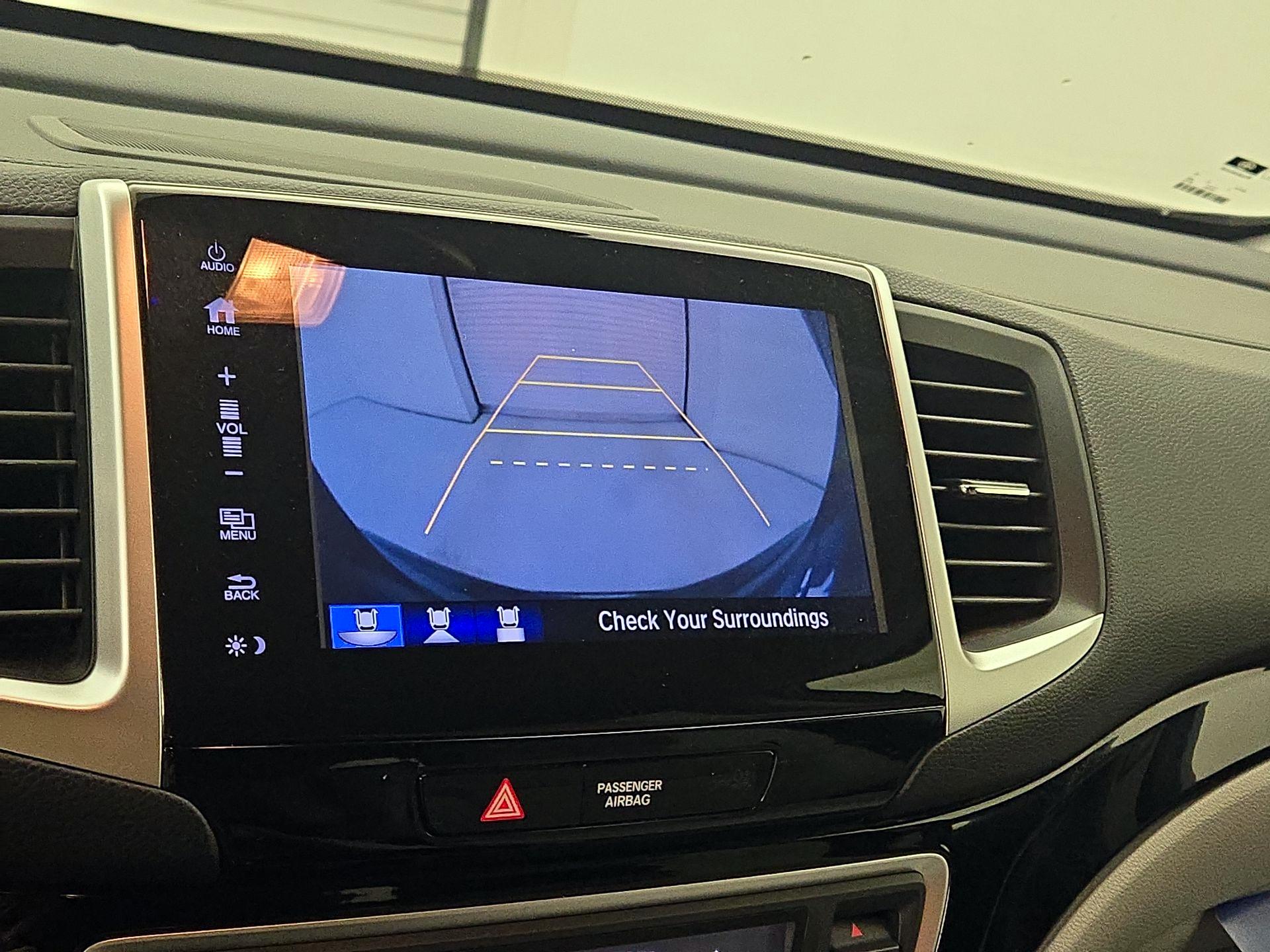 Thumbnail: 2017 Honda Pilot - 13