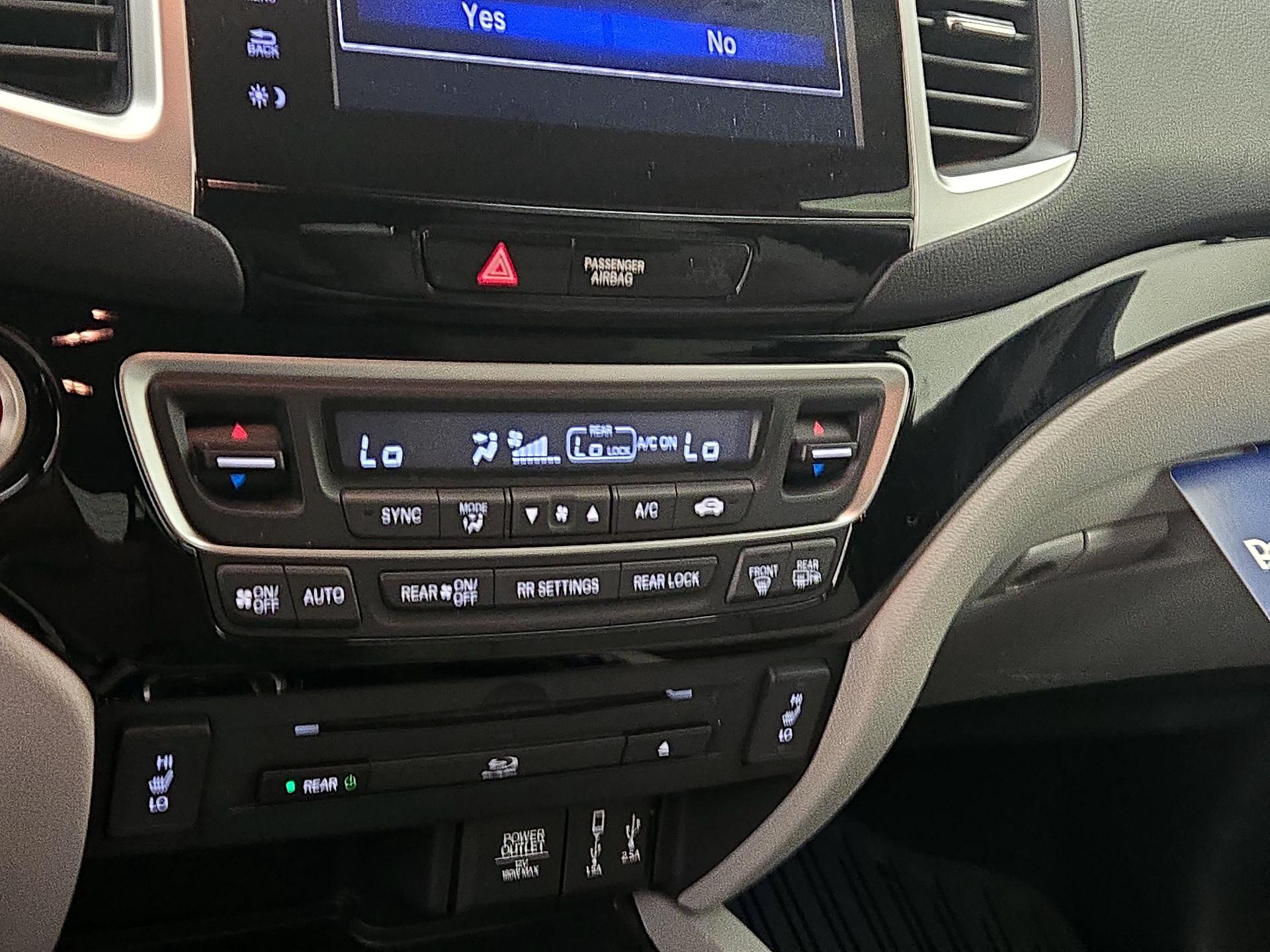 Thumbnail: 2017 Honda Pilot - 15