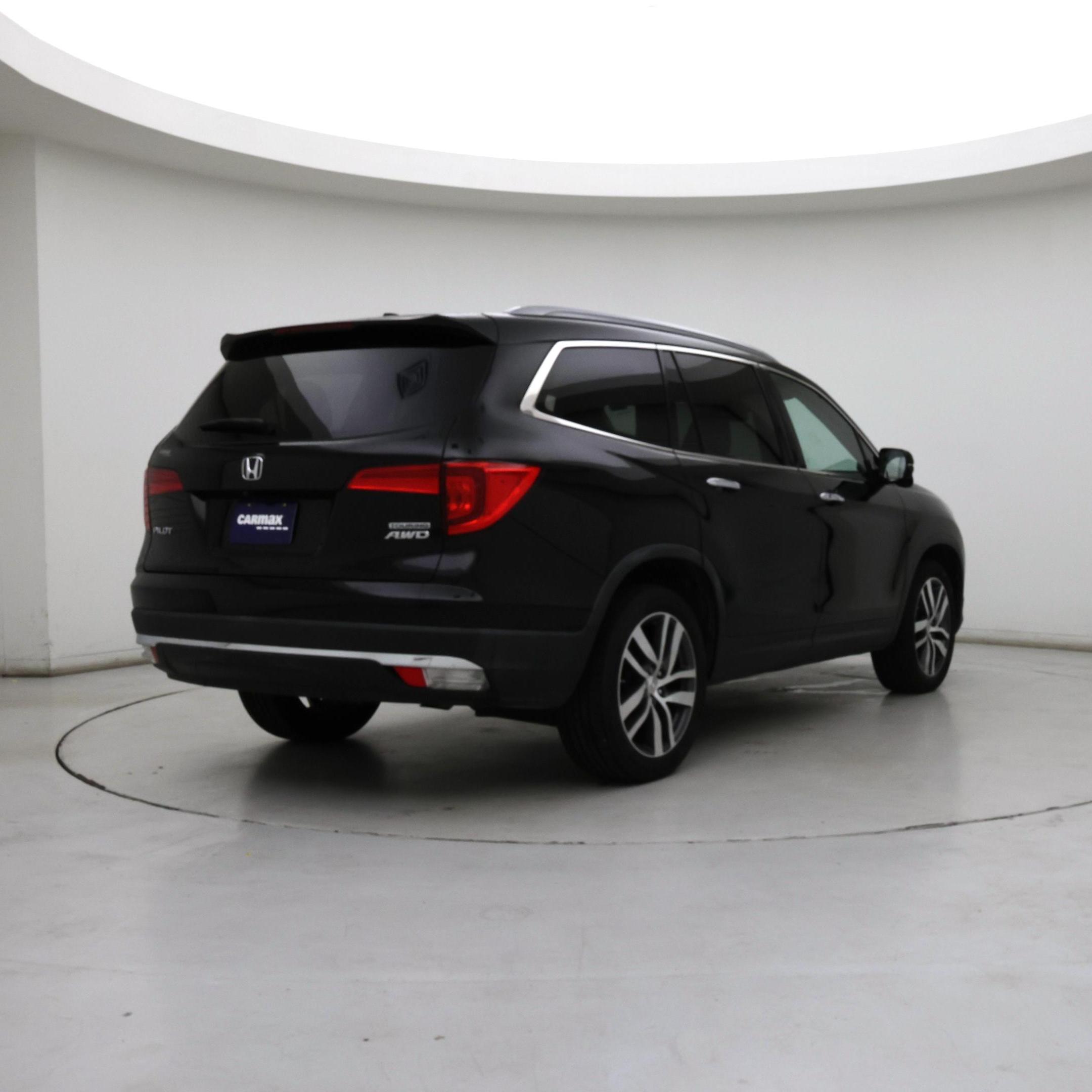 Thumbnail: 2017 Honda Pilot - 8