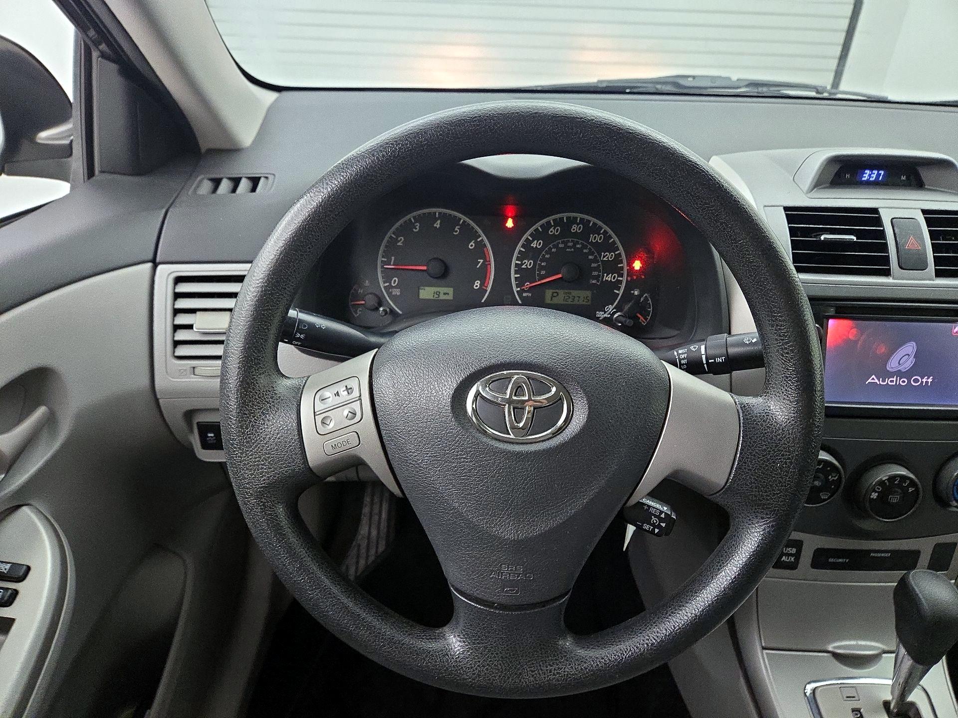 Thumbnail: 2013 Toyota Corolla - 10