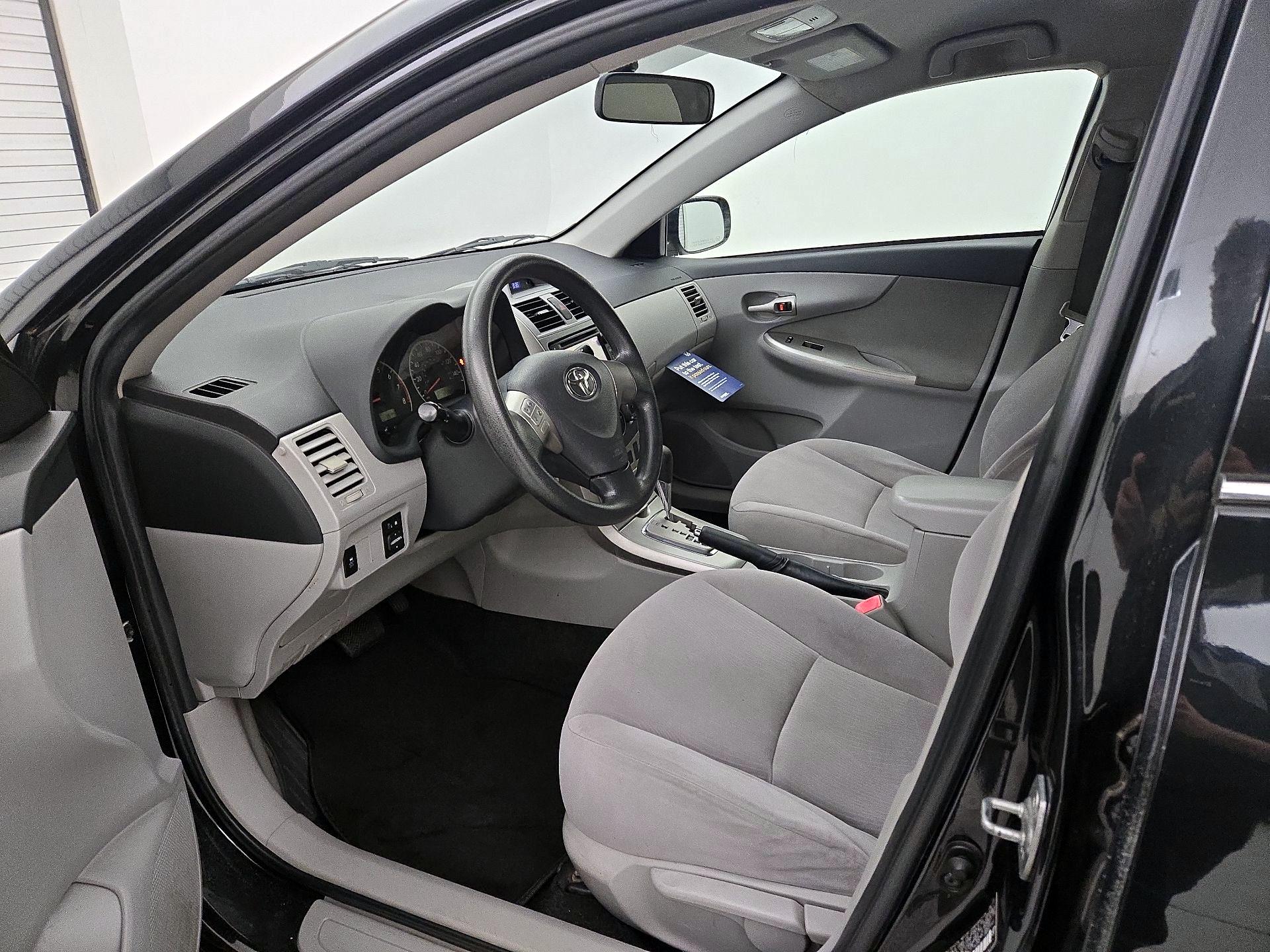 Thumbnail: 2013 Toyota Corolla - 11