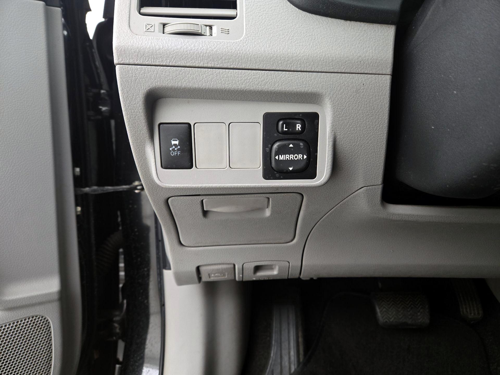Thumbnail: 2013 Toyota Corolla - 13