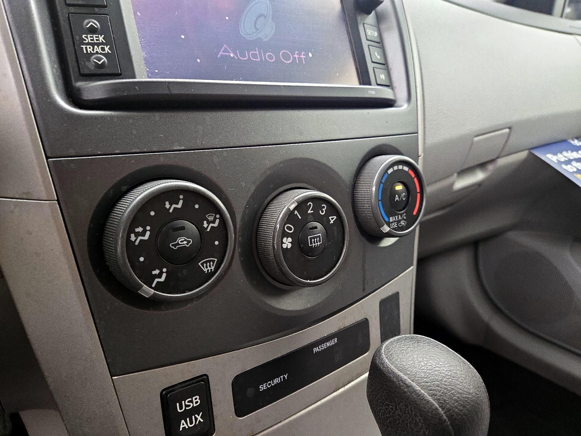 Thumbnail: 2013 Toyota Corolla - 15
