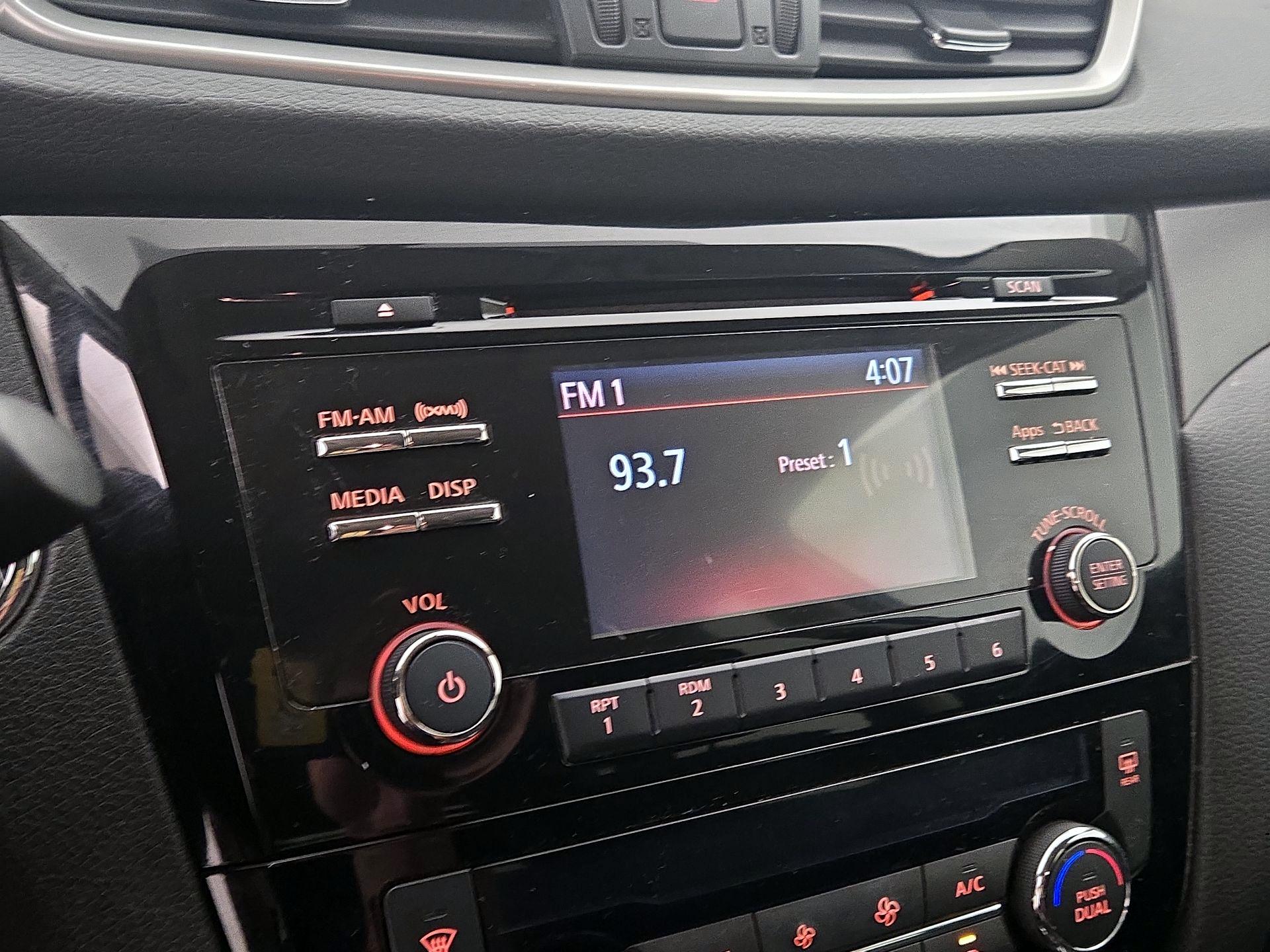 Thumbnail: 2015 Nissan Rogue - 15