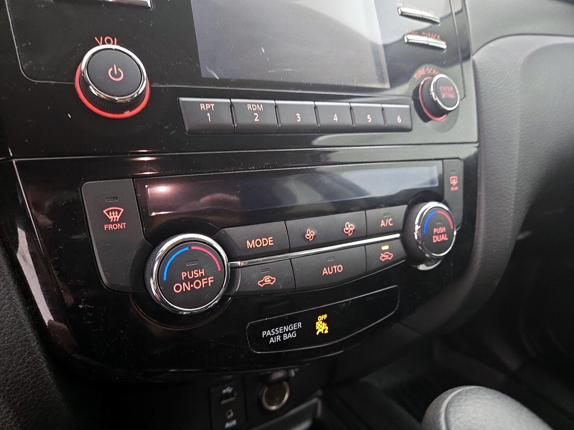 Thumbnail: 2015 Nissan Rogue - 16
