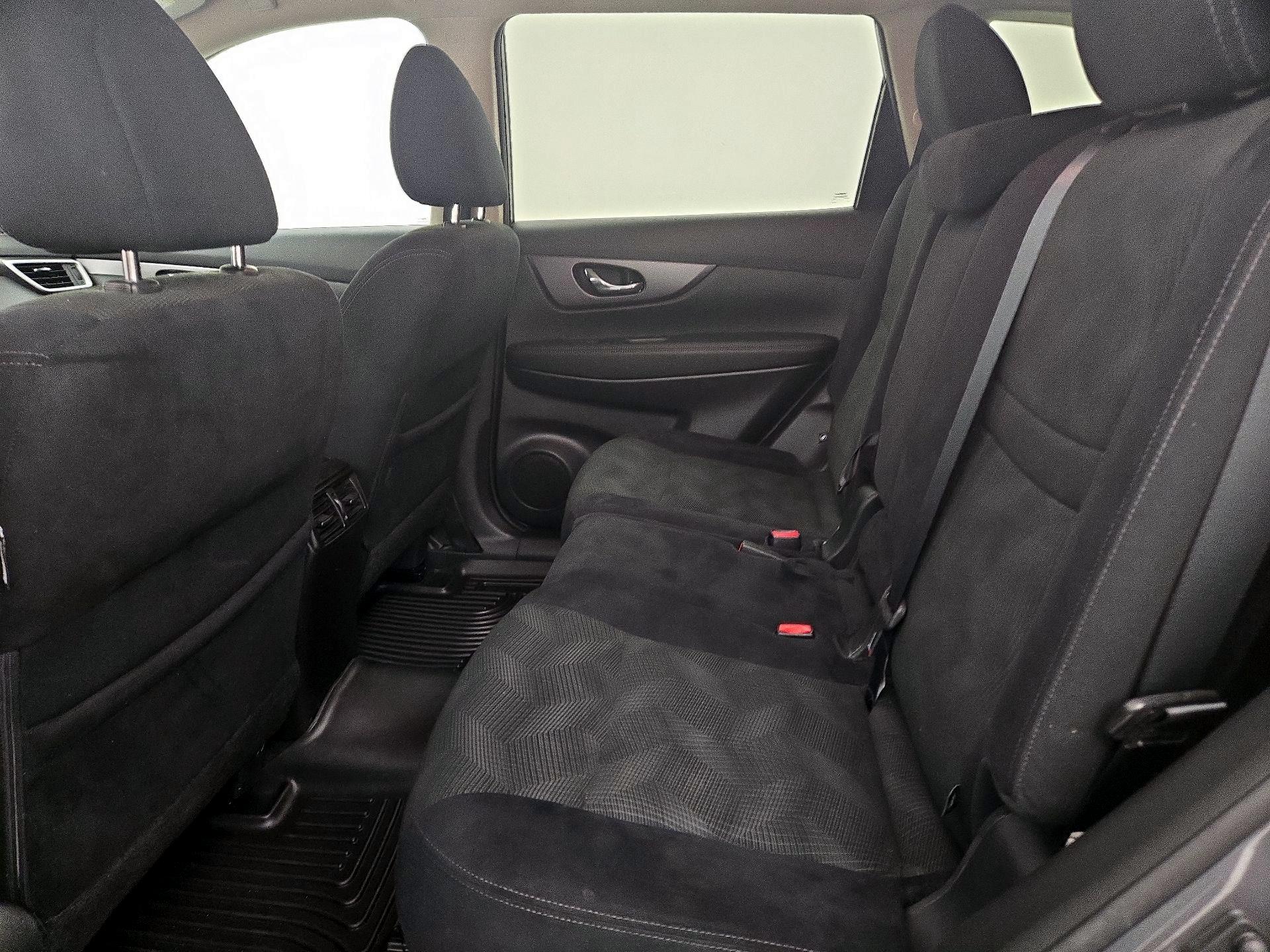 Thumbnail: 2015 Nissan Rogue - 19