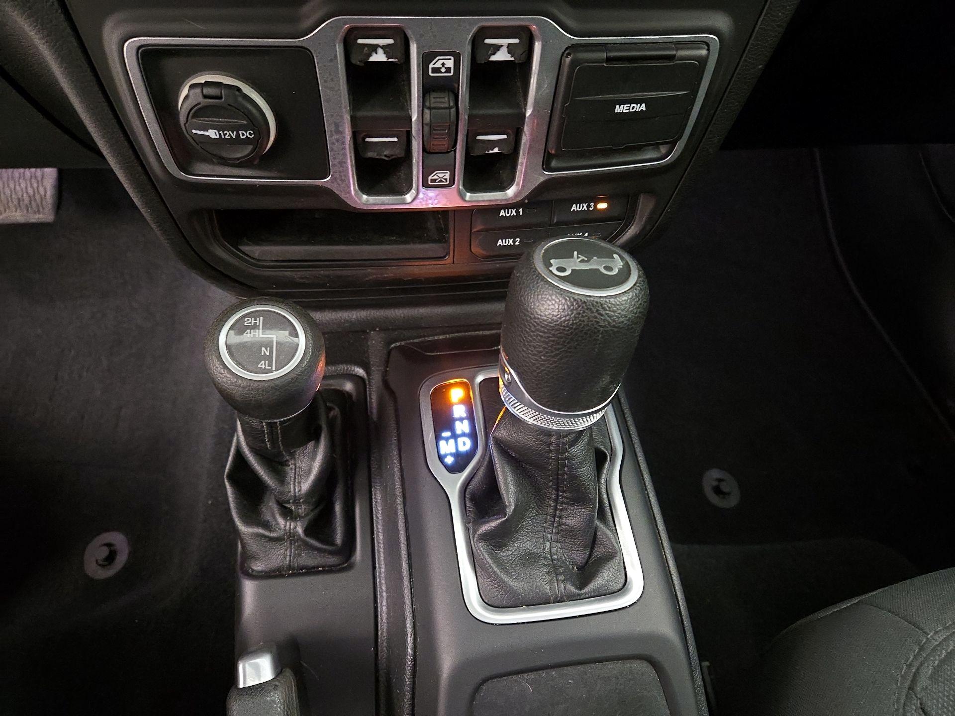 Thumbnail: 2018 Jeep Wrangler - 16