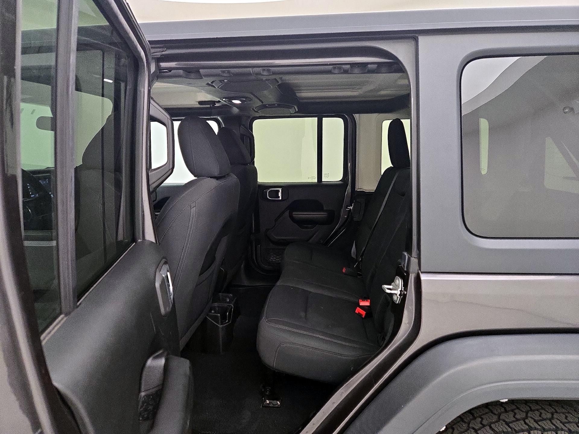 Thumbnail: 2018 Jeep Wrangler - 17