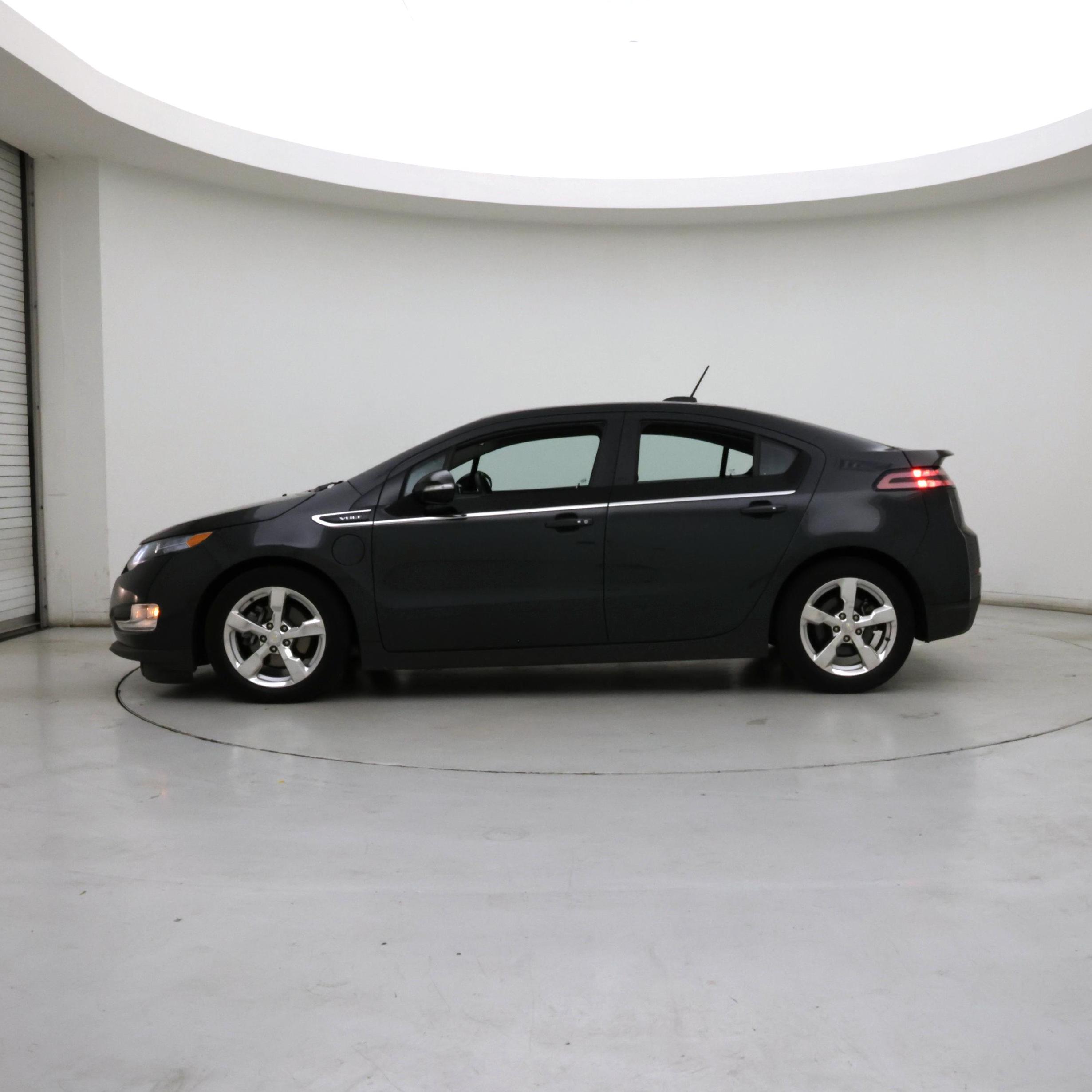 Thumbnail: 2015 Chevrolet Volt - 3