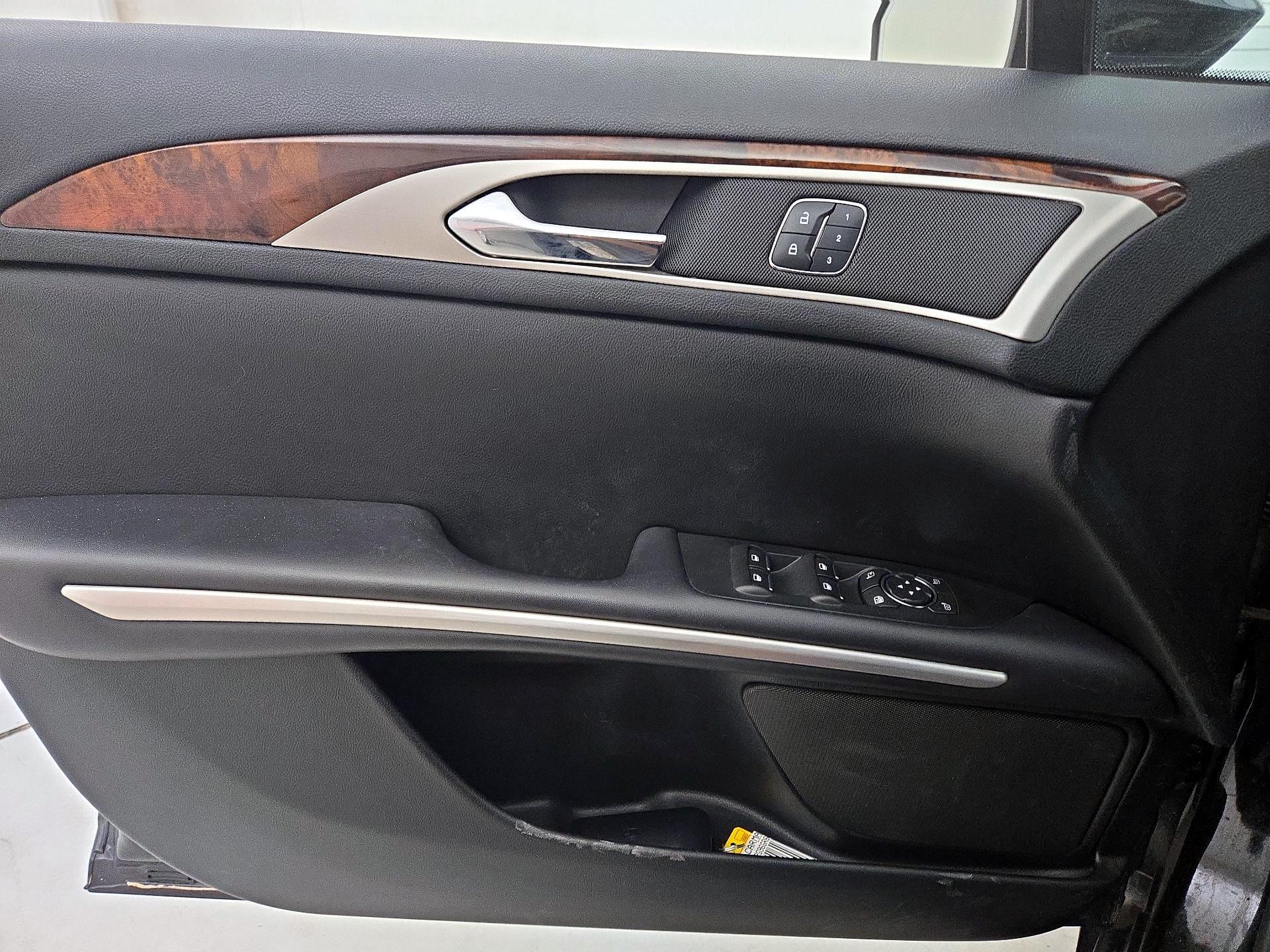 Thumbnail: 2016 Lincoln MKZ - 12