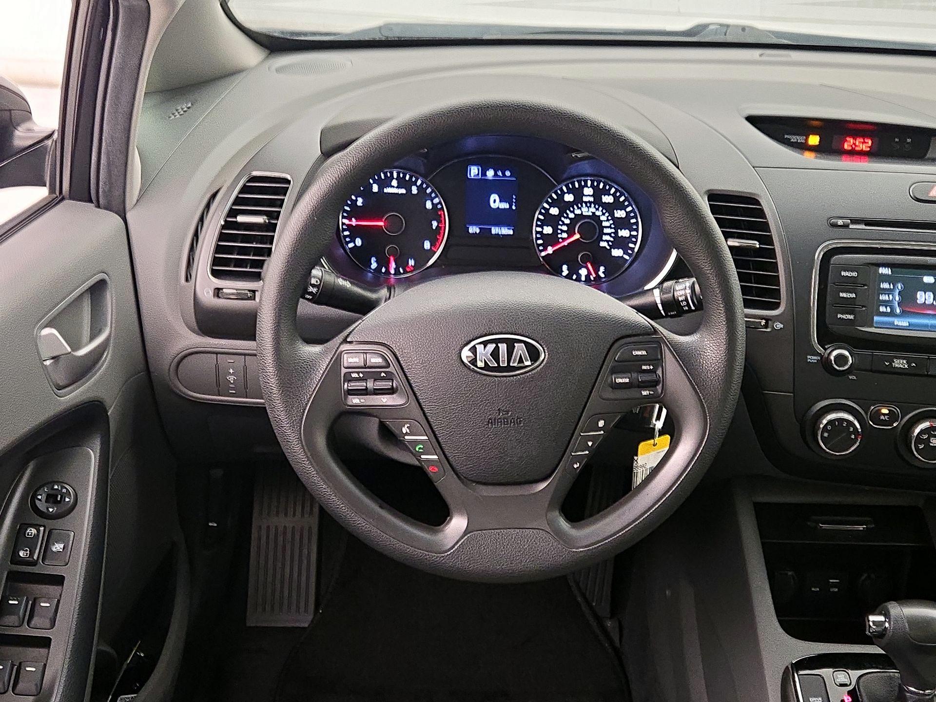 Thumbnail: 2017 Kia Forte - 10