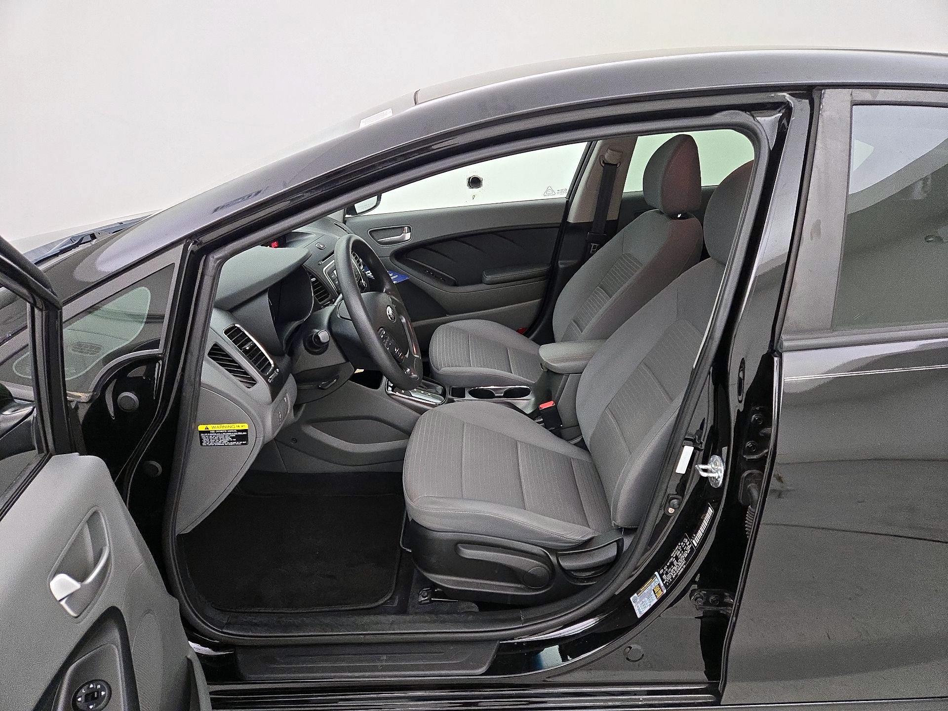 Thumbnail: 2017 Kia Forte - 11