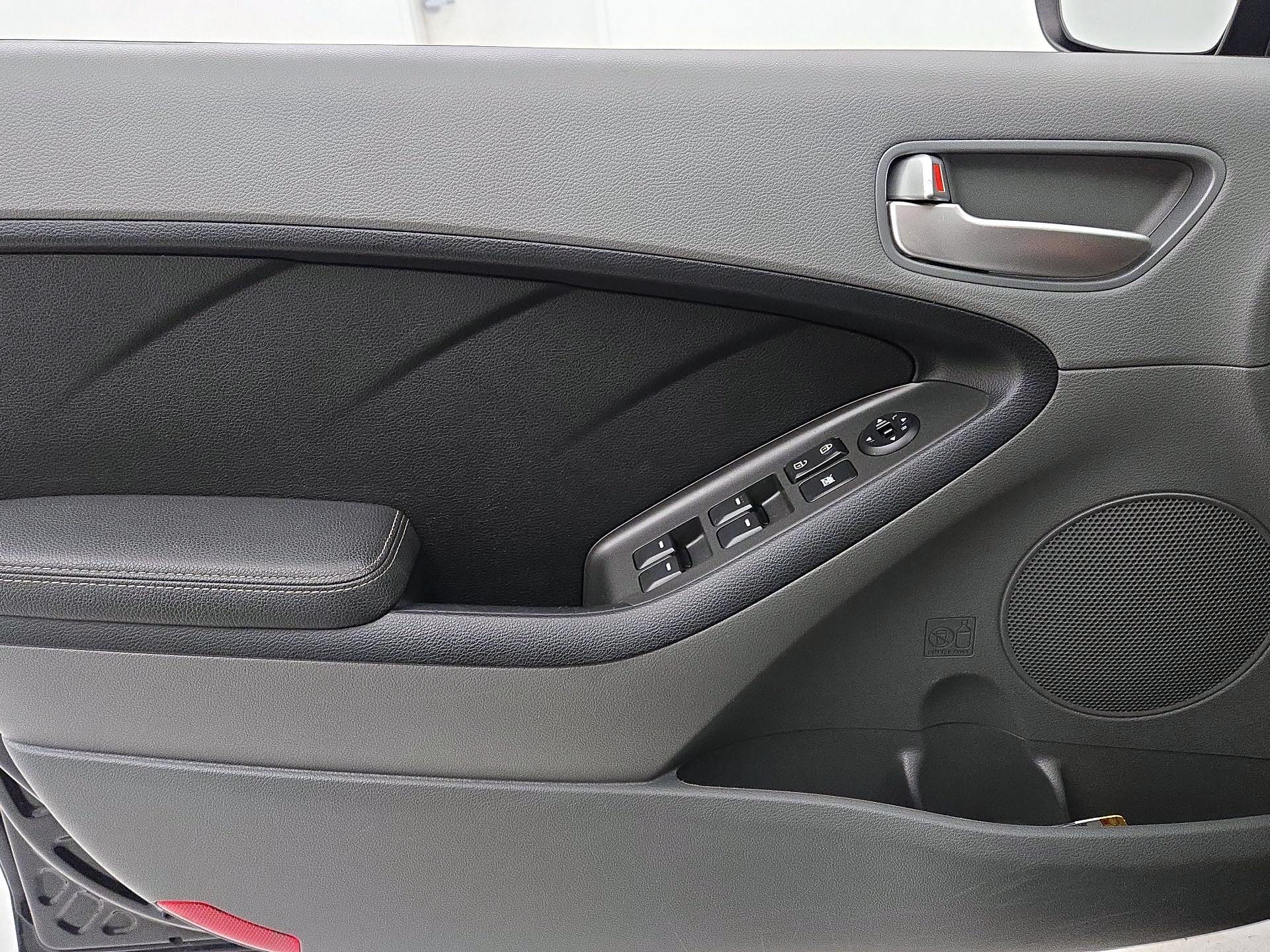 Thumbnail: 2017 Kia Forte - 12