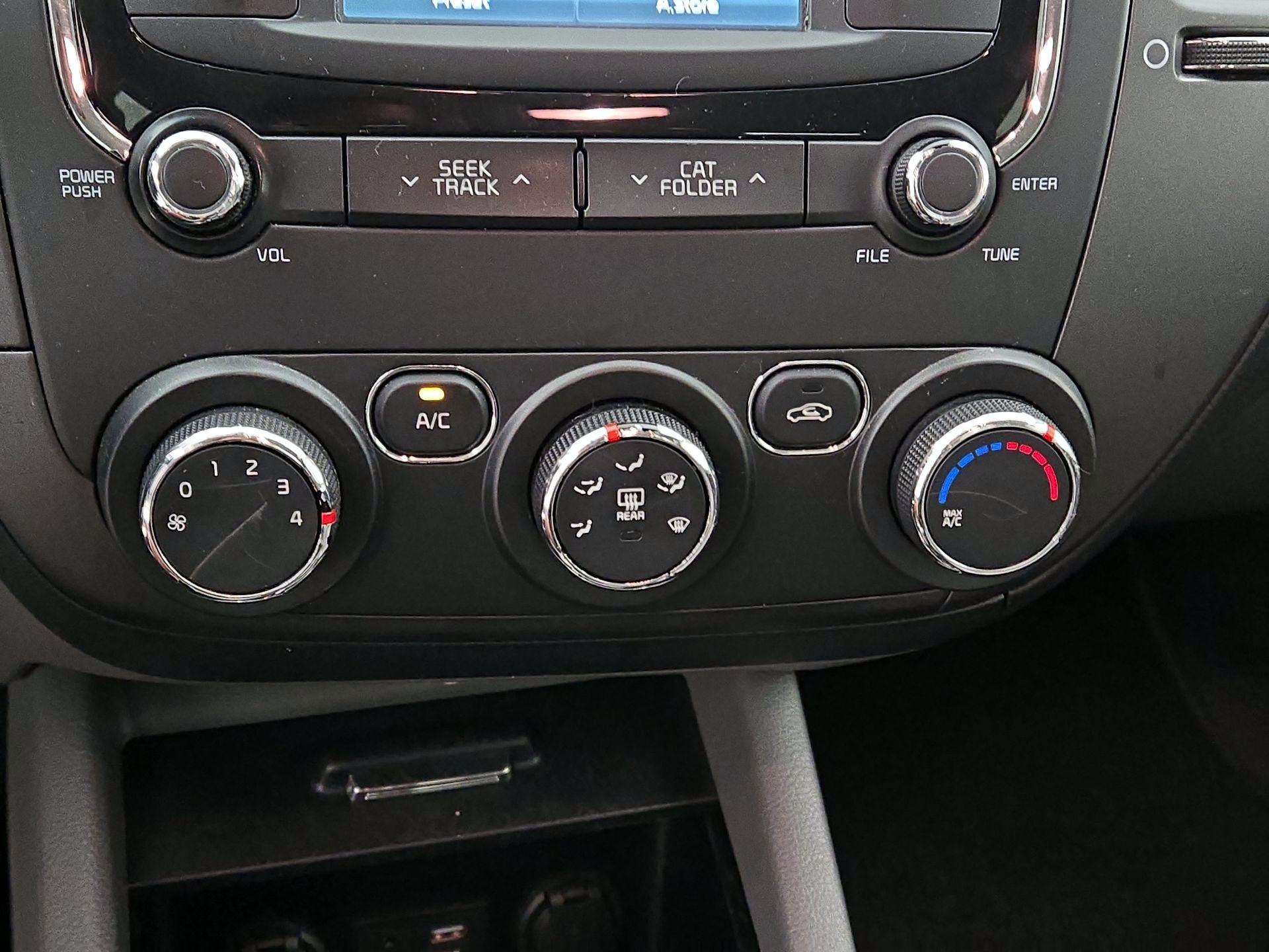 Thumbnail: 2017 Kia Forte - 14