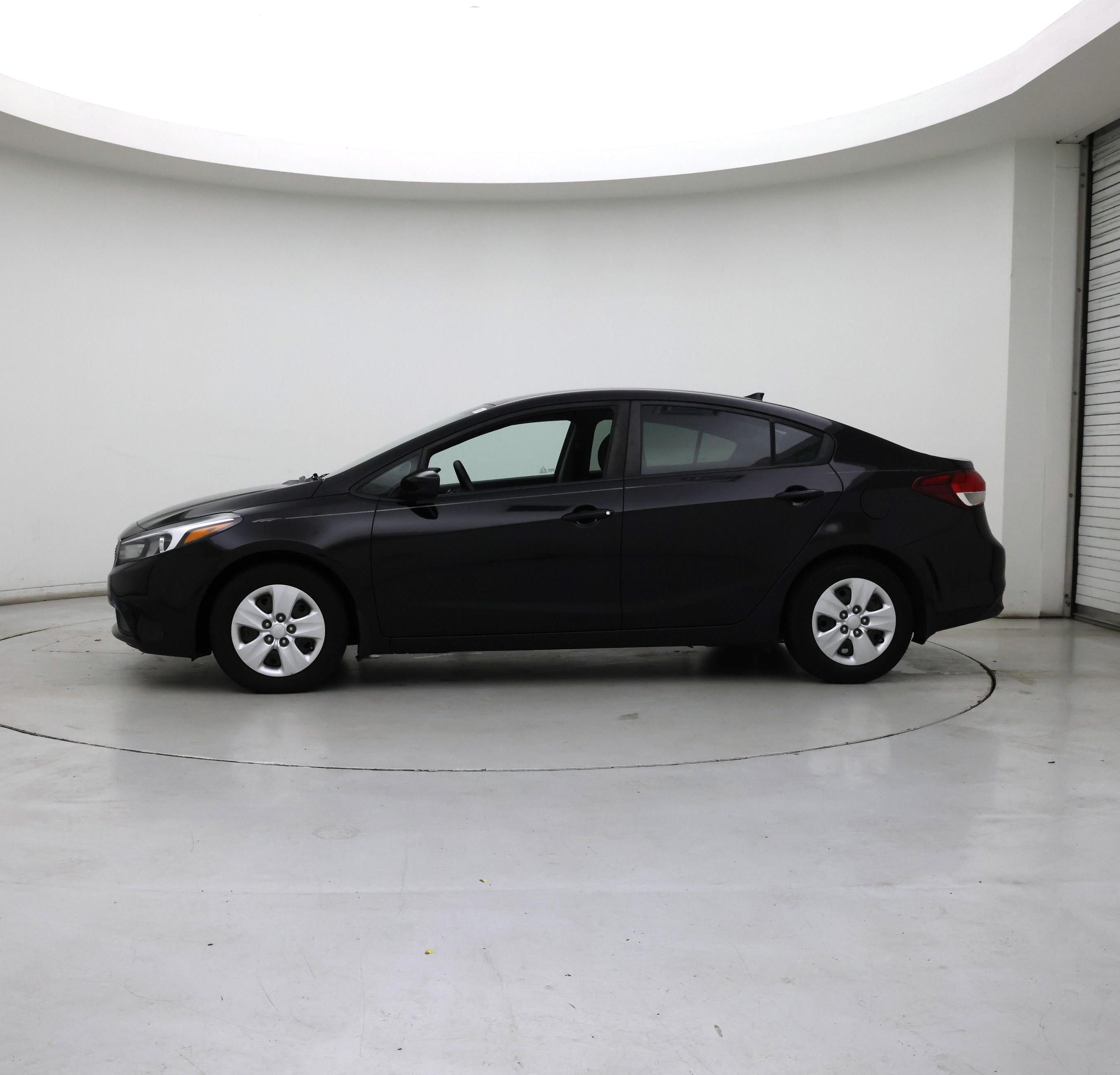 Thumbnail: 2017 Kia Forte - 3