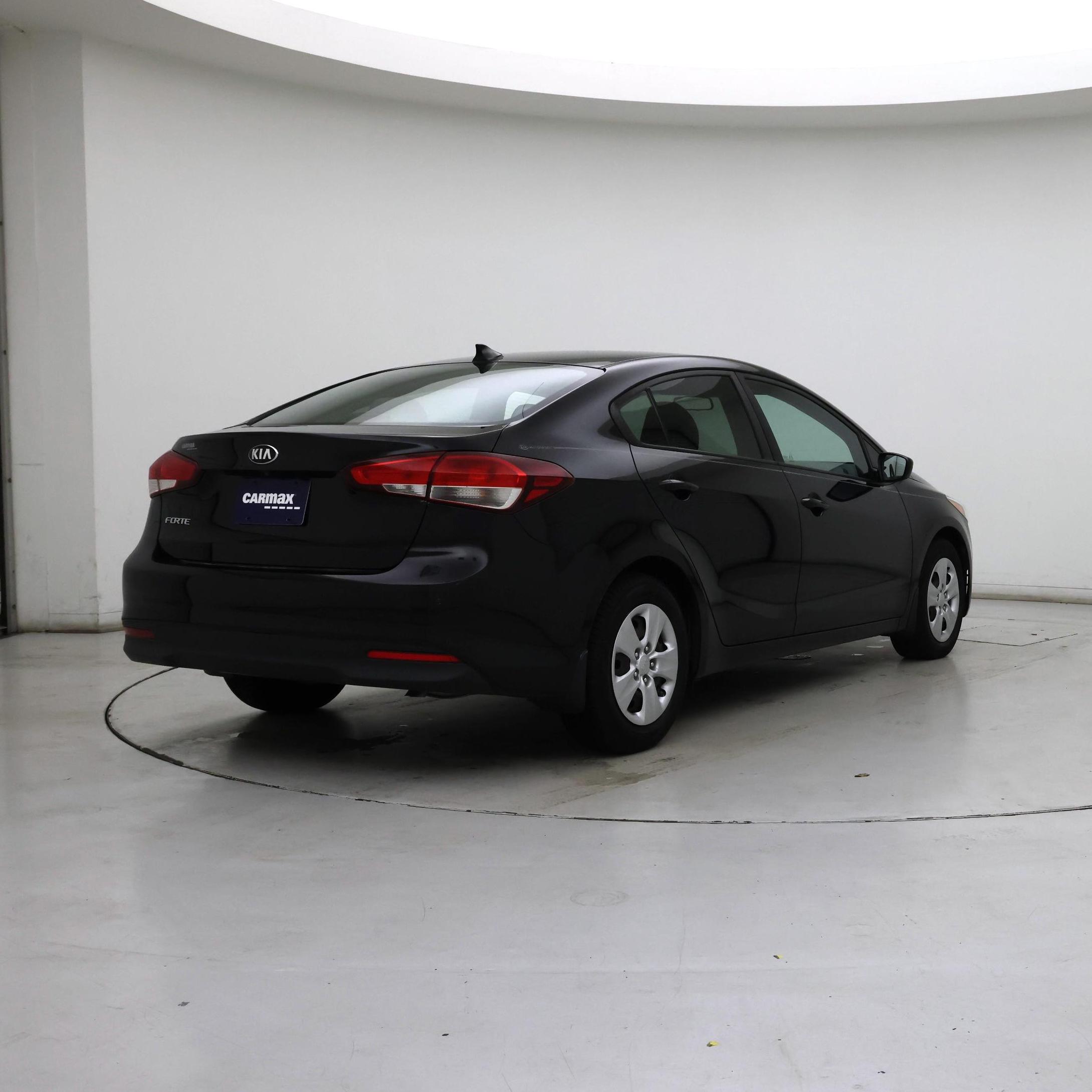 Thumbnail: 2017 Kia Forte - 8