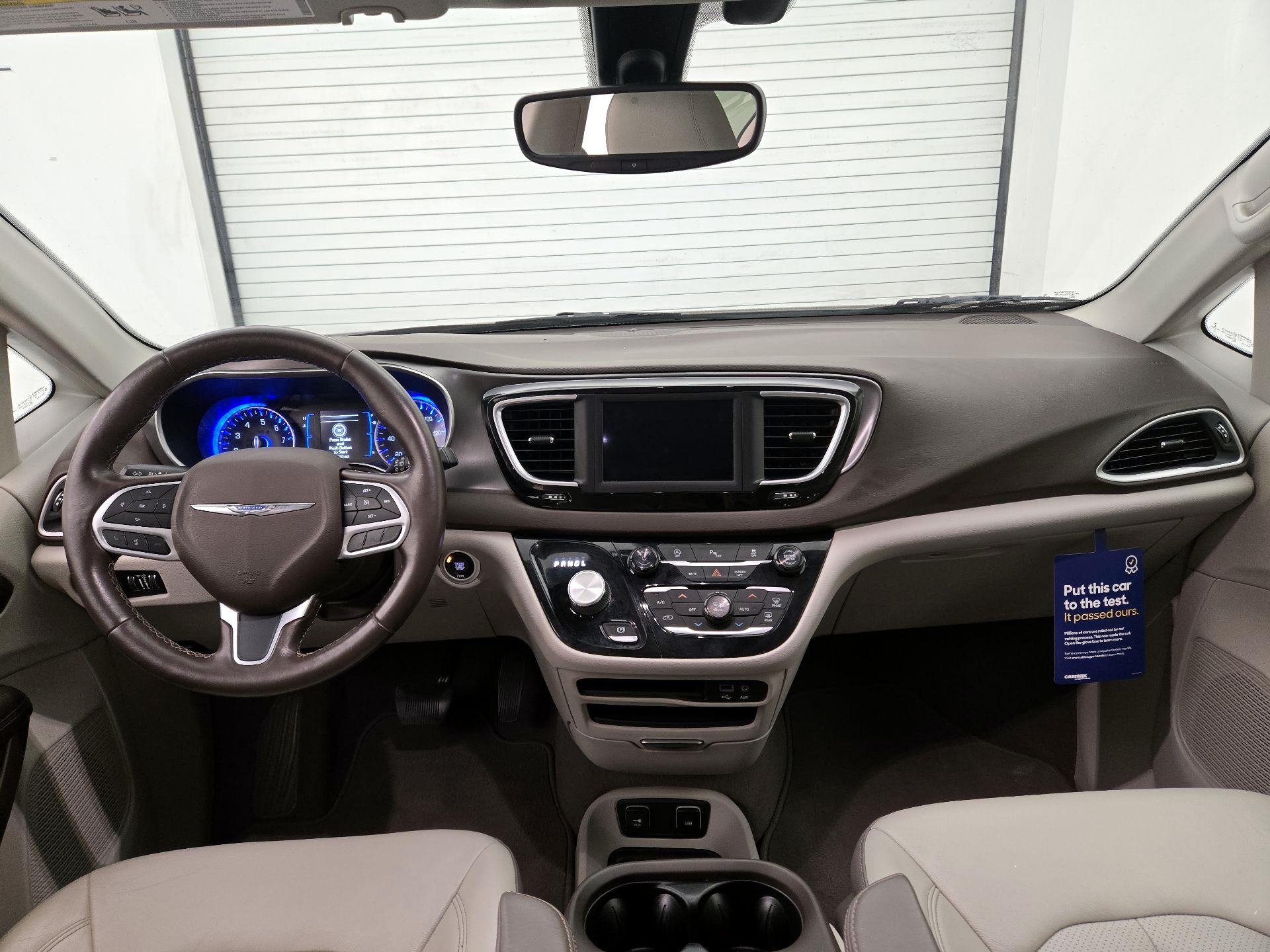 Thumbnail: 2019 Chrysler Pacifica - 9