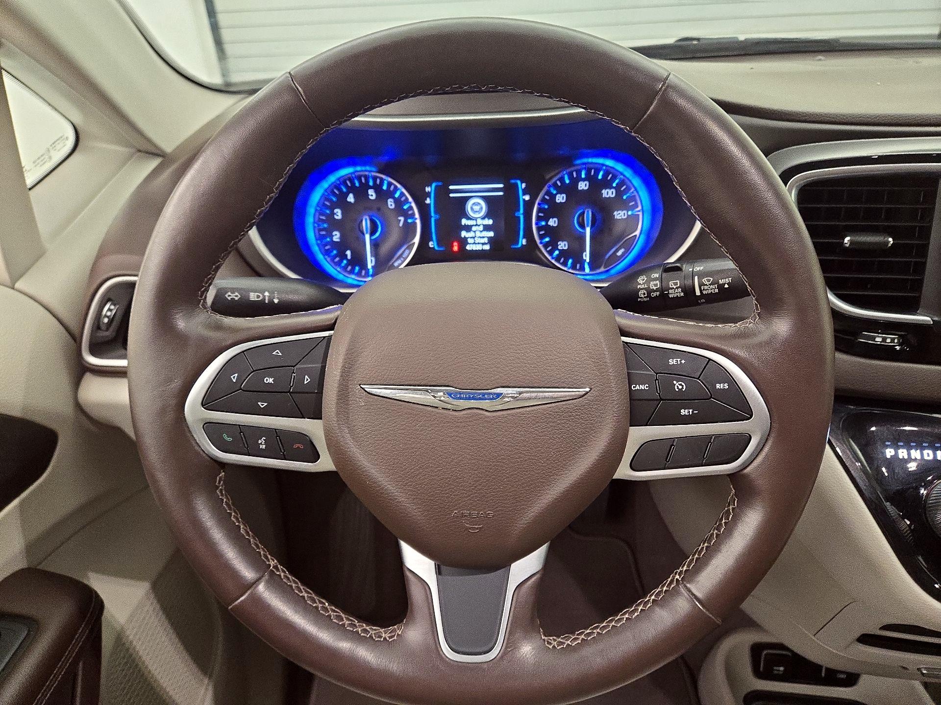 Thumbnail: 2019 Chrysler Pacifica - 10