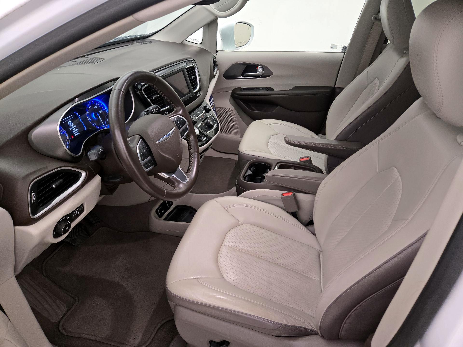 Thumbnail: 2019 Chrysler Pacifica - 11