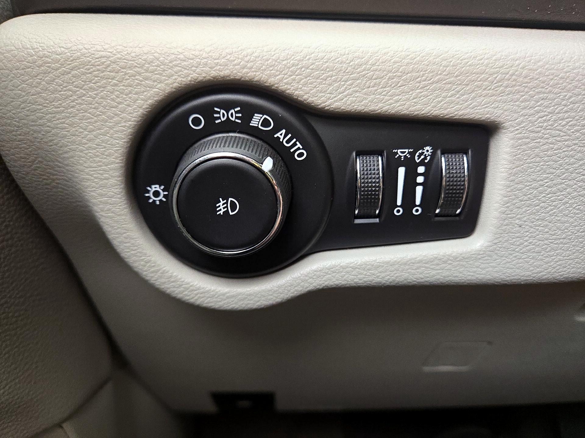 Thumbnail: 2019 Chrysler Pacifica - 13
