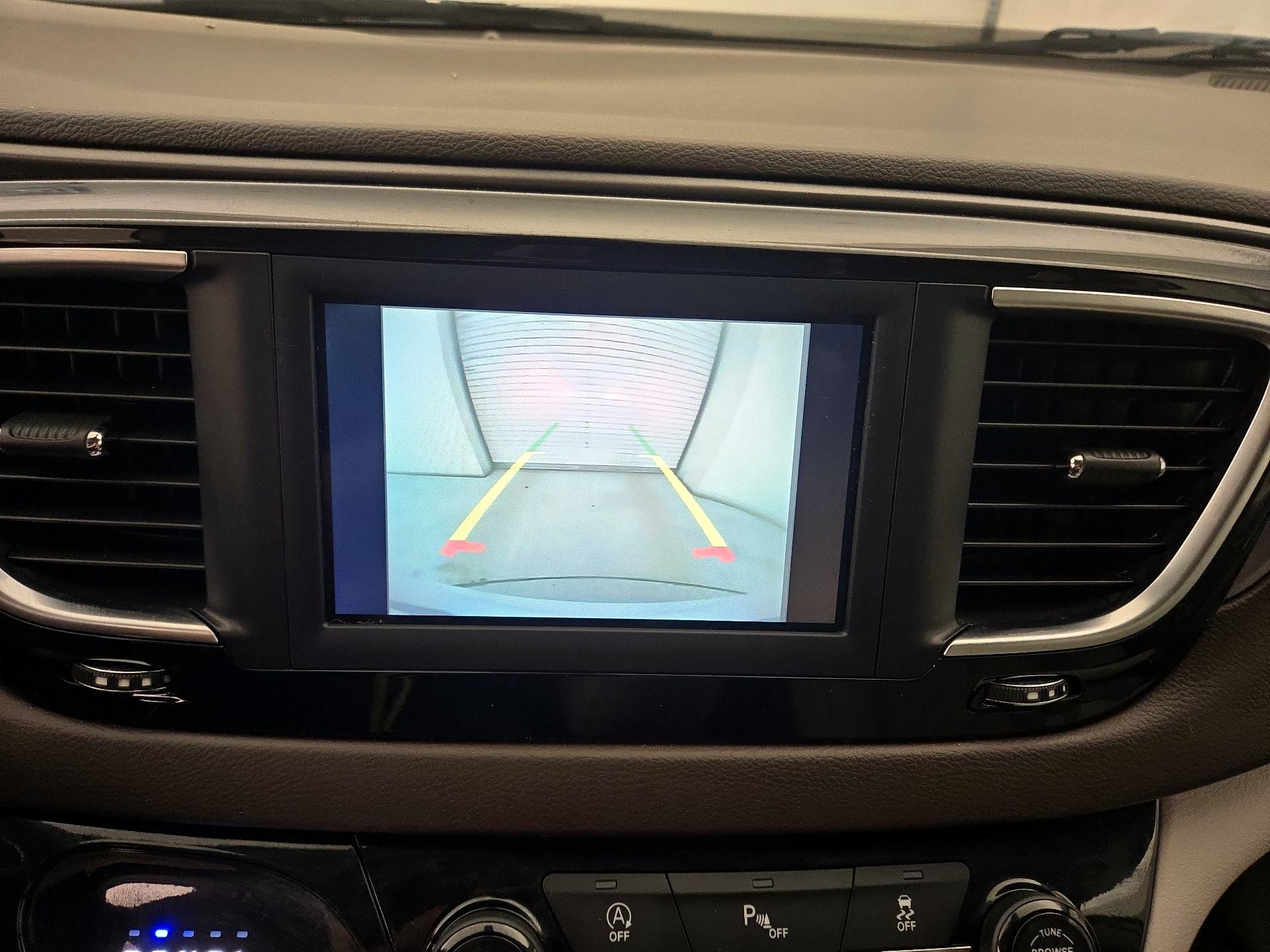 Thumbnail: 2019 Chrysler Pacifica - 14
