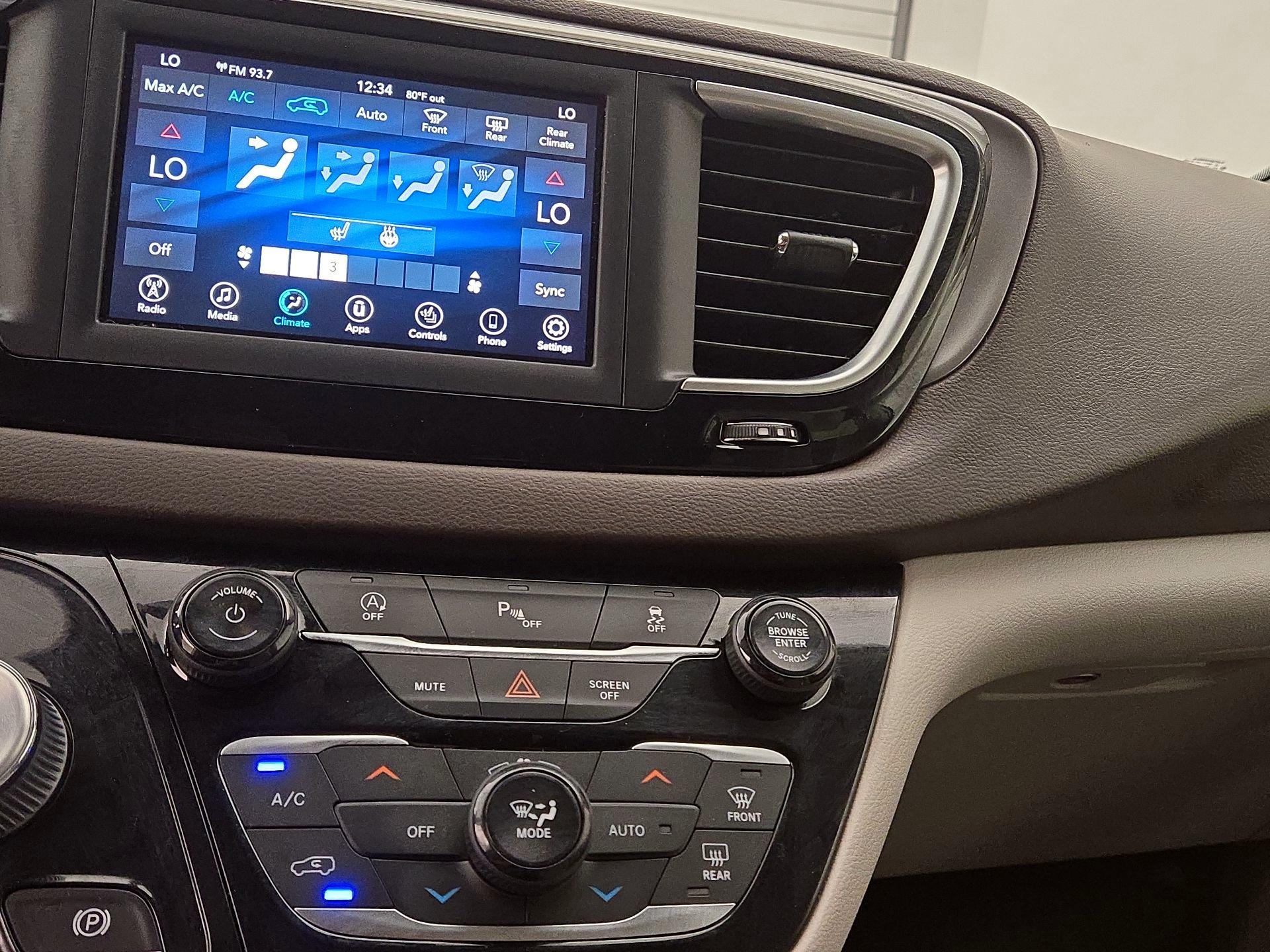Thumbnail: 2019 Chrysler Pacifica - 16