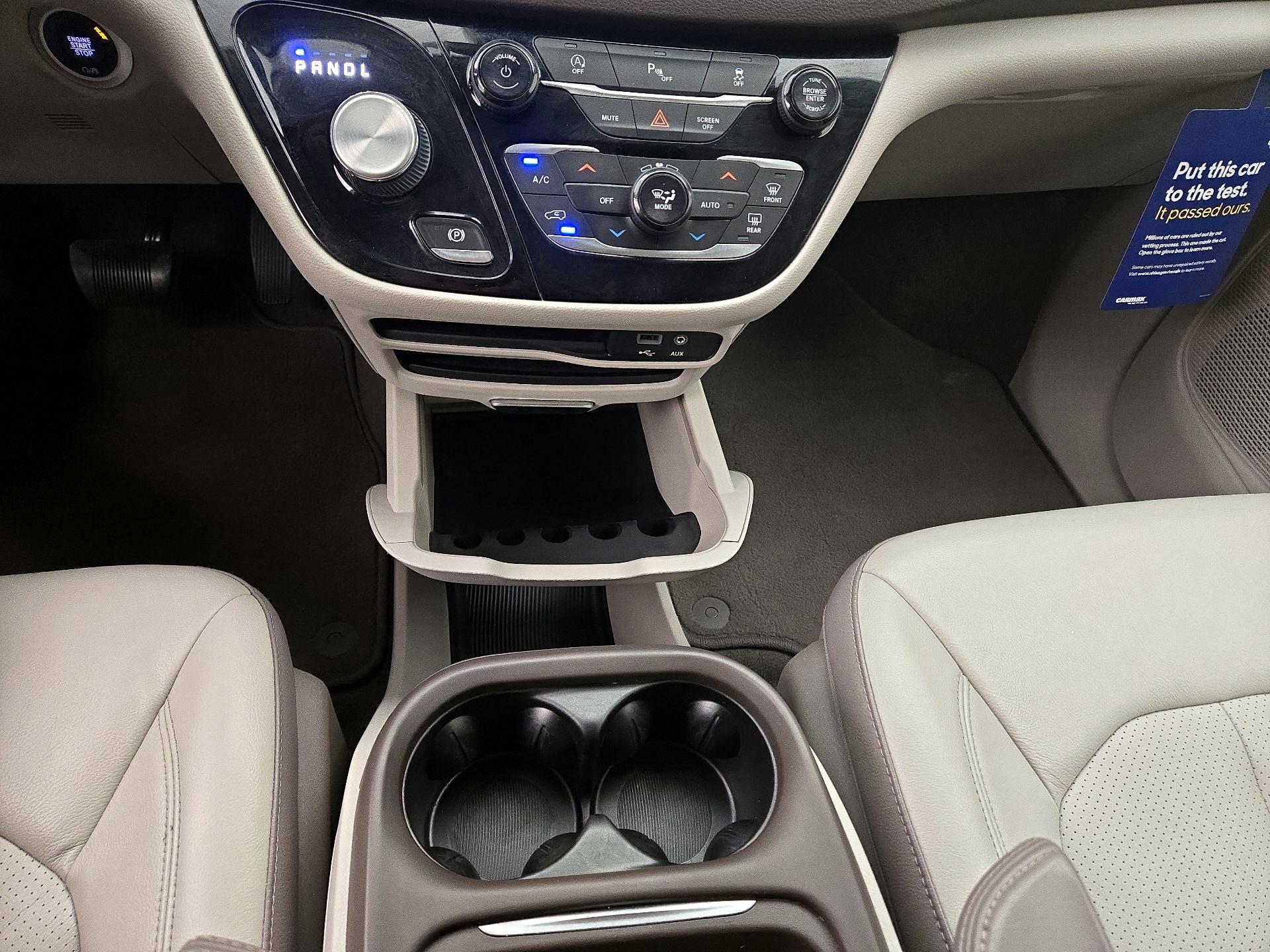 Thumbnail: 2019 Chrysler Pacifica - 17