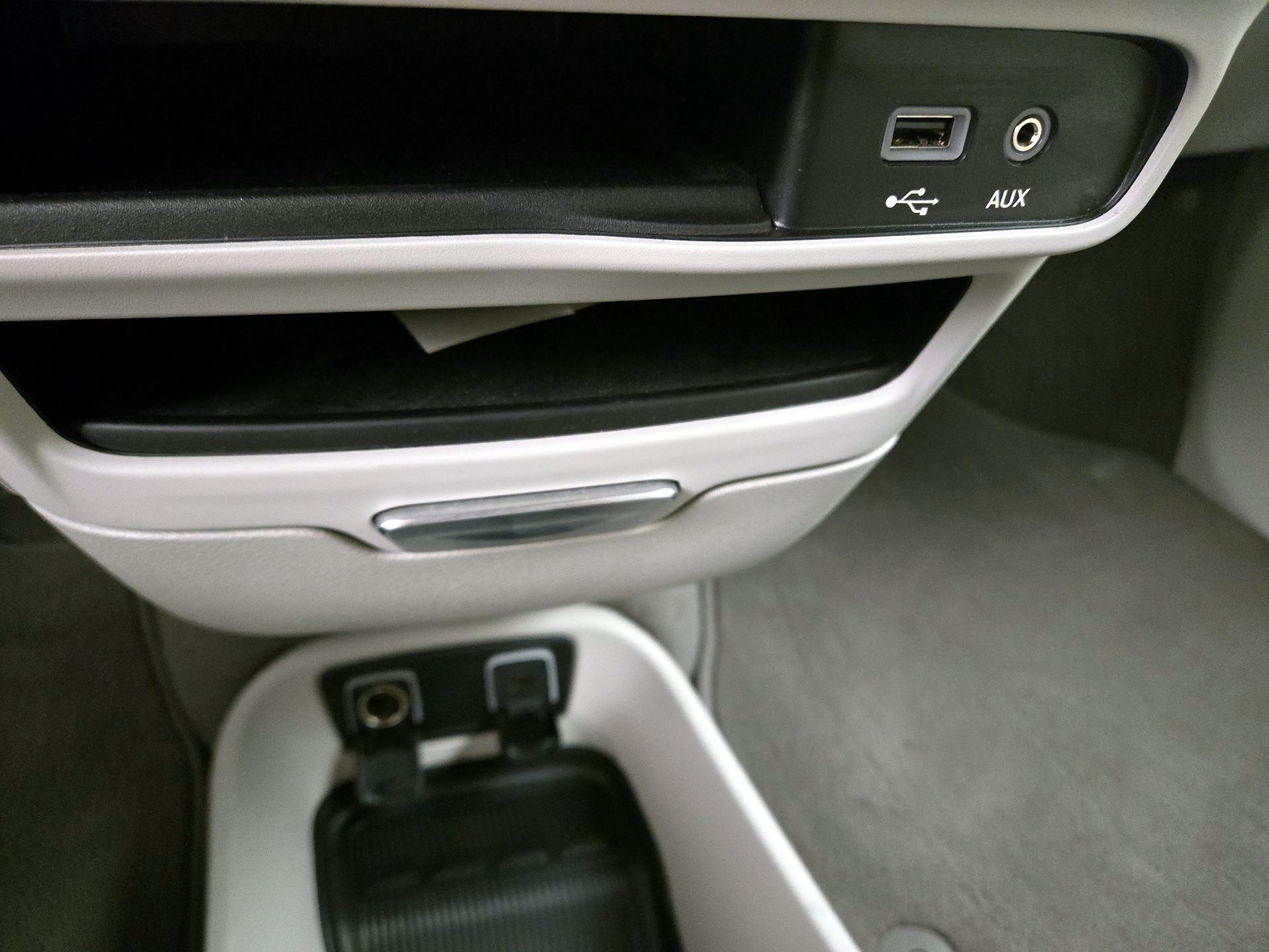 Thumbnail: 2019 Chrysler Pacifica - 18