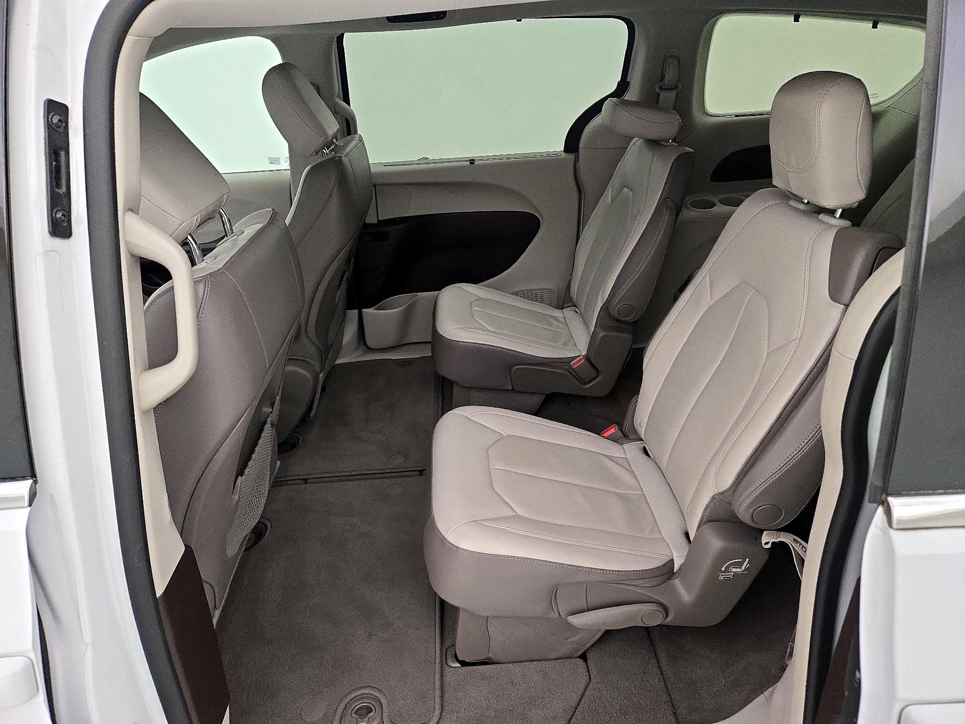 Thumbnail: 2019 Chrysler Pacifica - 19