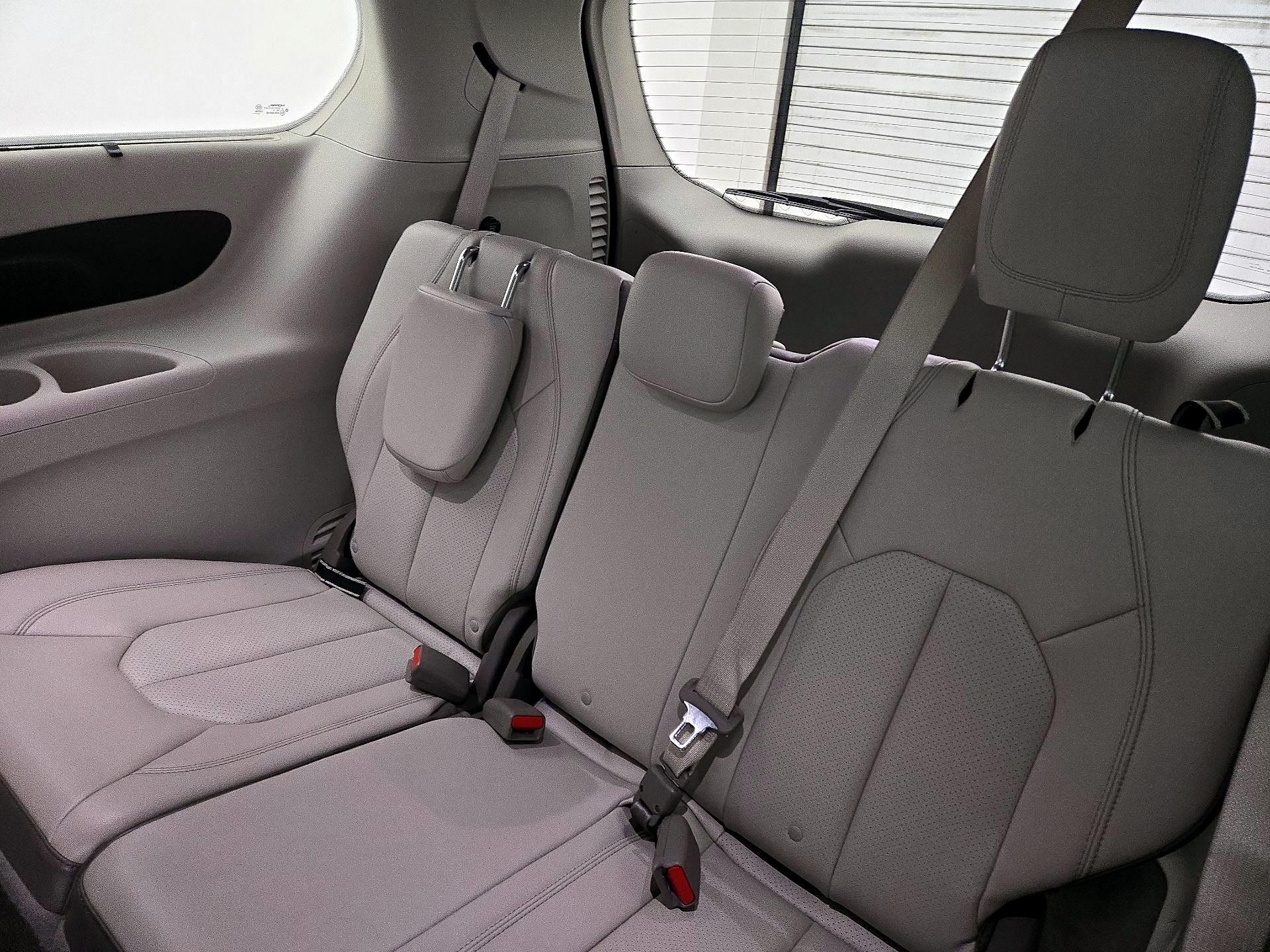 Thumbnail: 2019 Chrysler Pacifica - 20