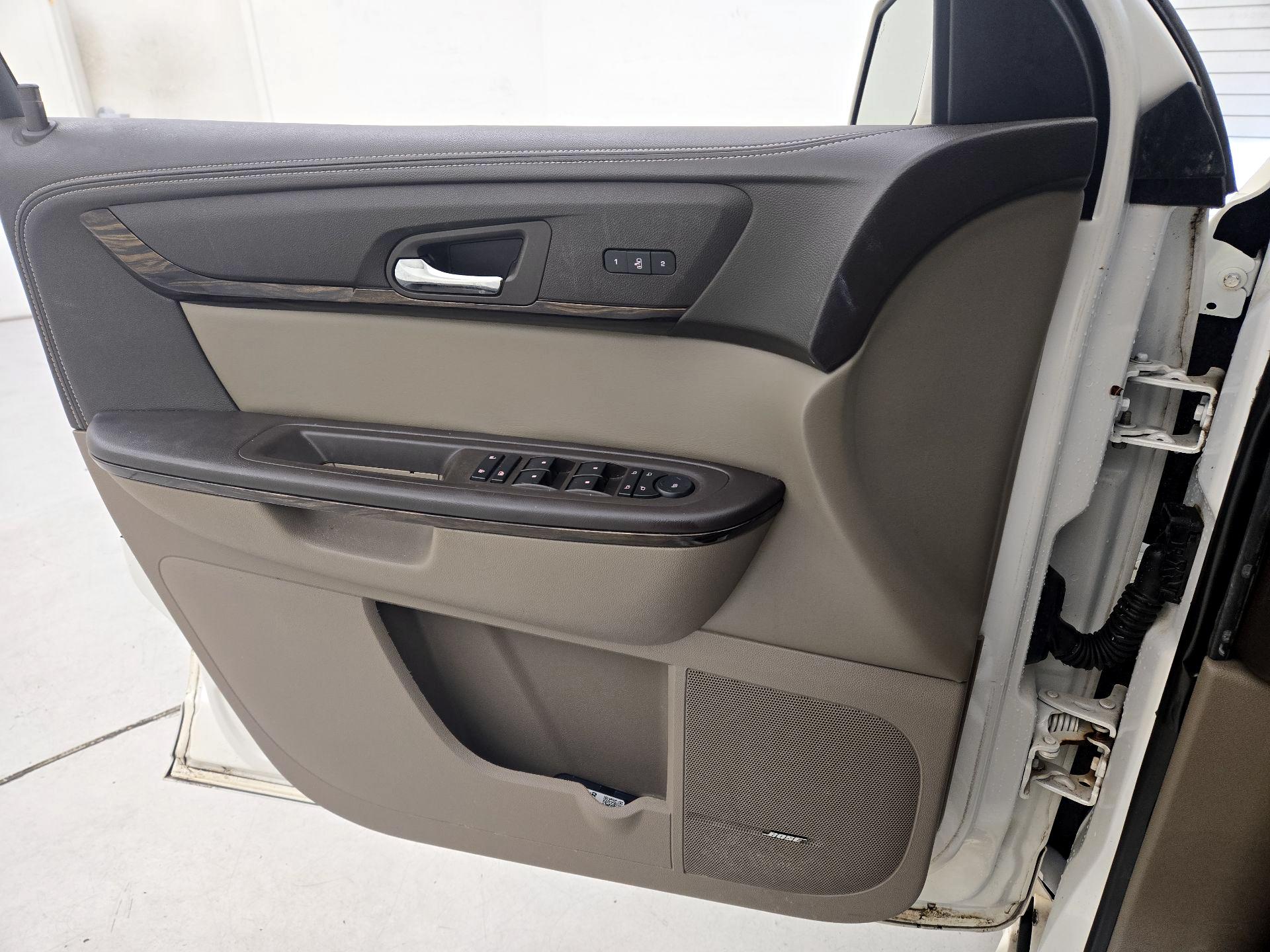 Thumbnail: 2015 GMC Acadia - 12