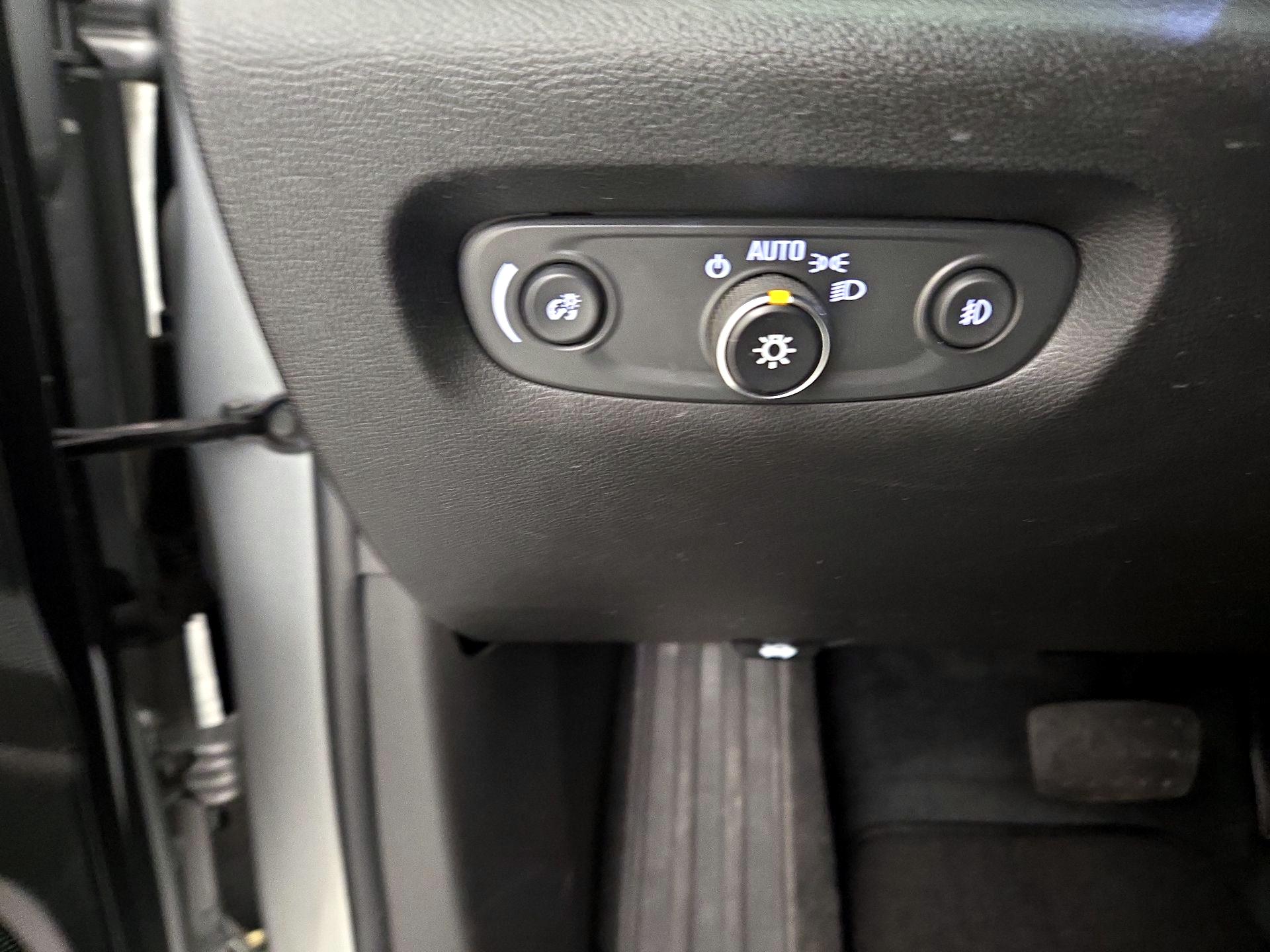 Thumbnail: 2021 Chevrolet Traverse - 13