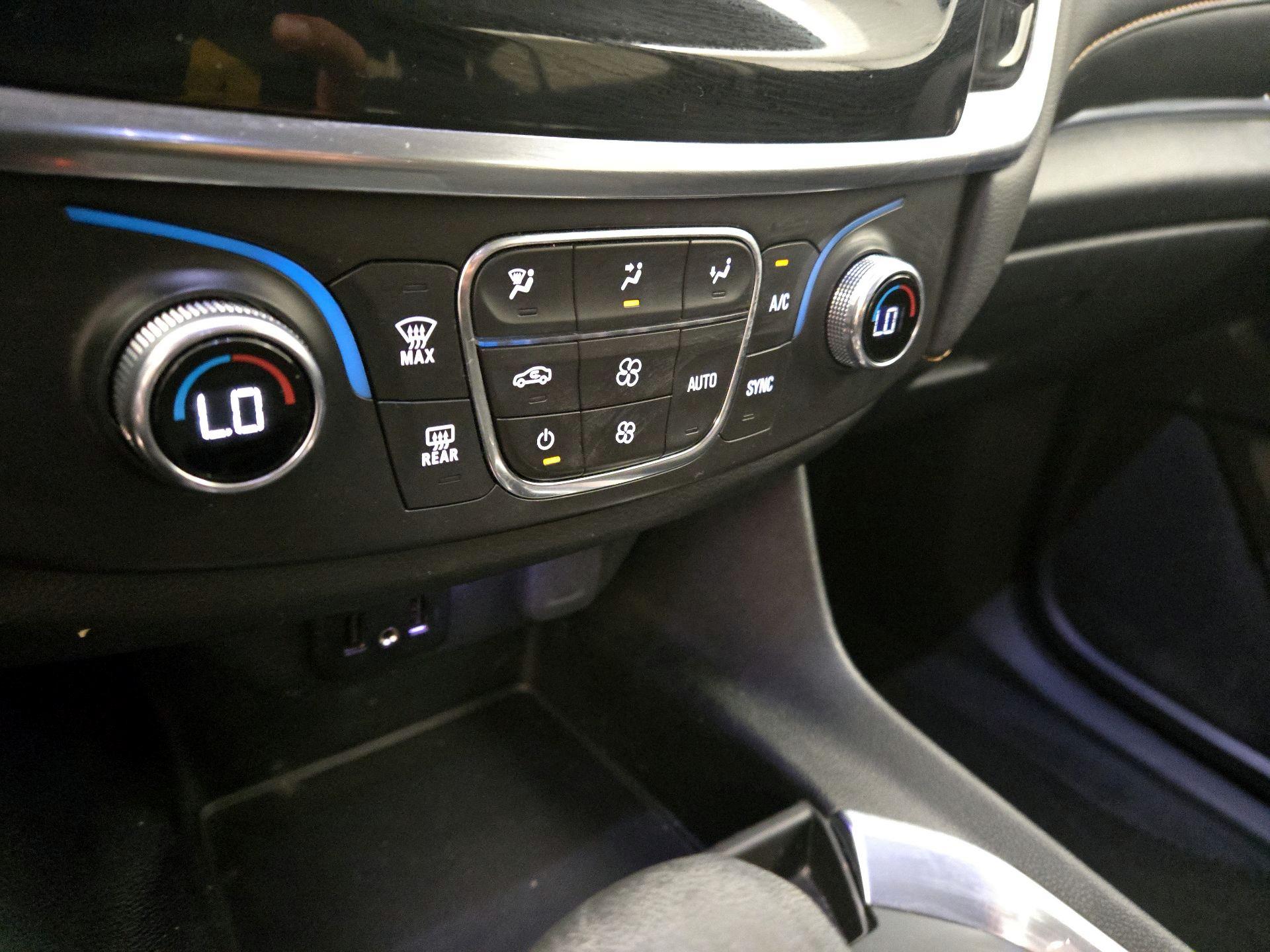 Thumbnail: 2021 Chevrolet Traverse - 16
