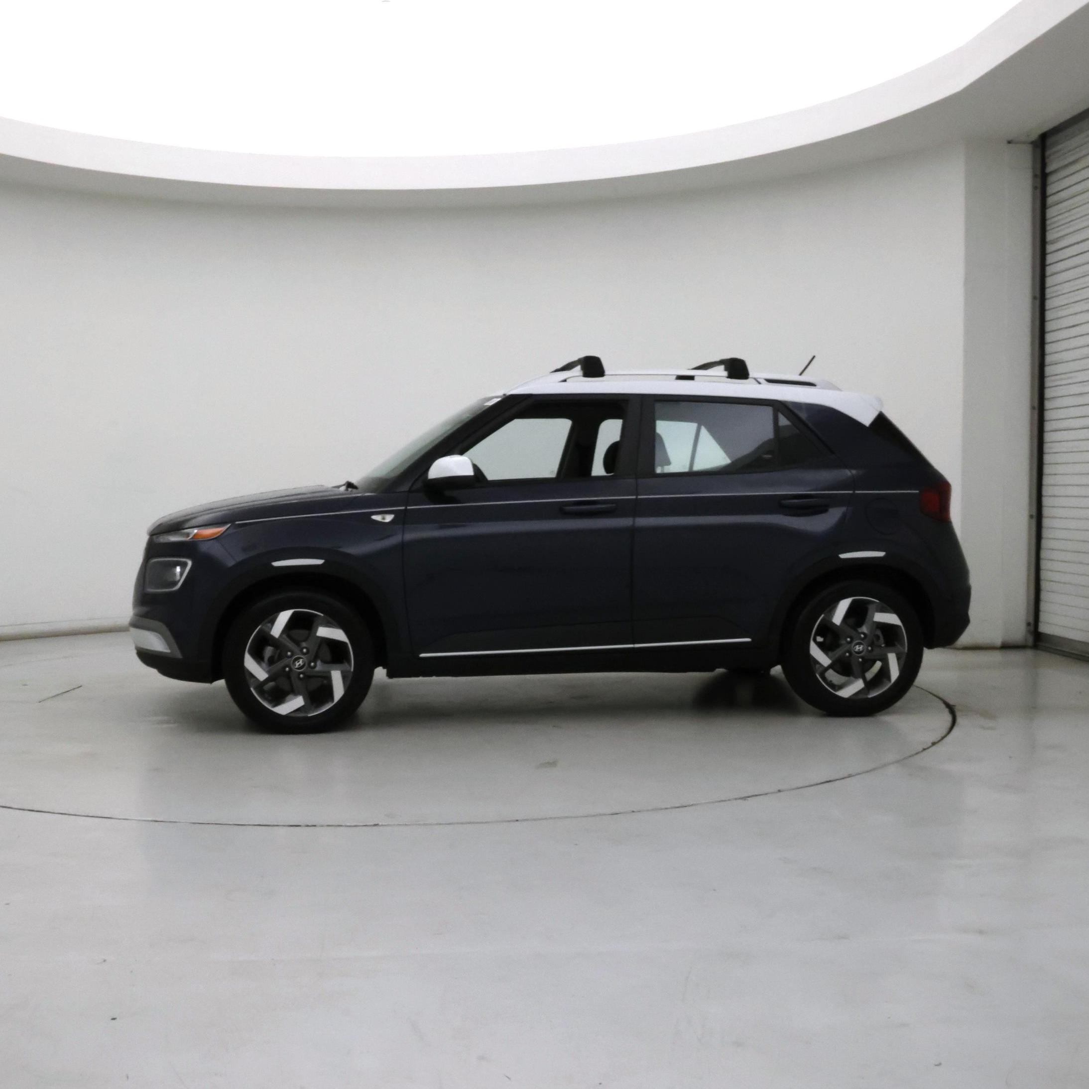 Thumbnail: 2024 Hyundai Venue - 3