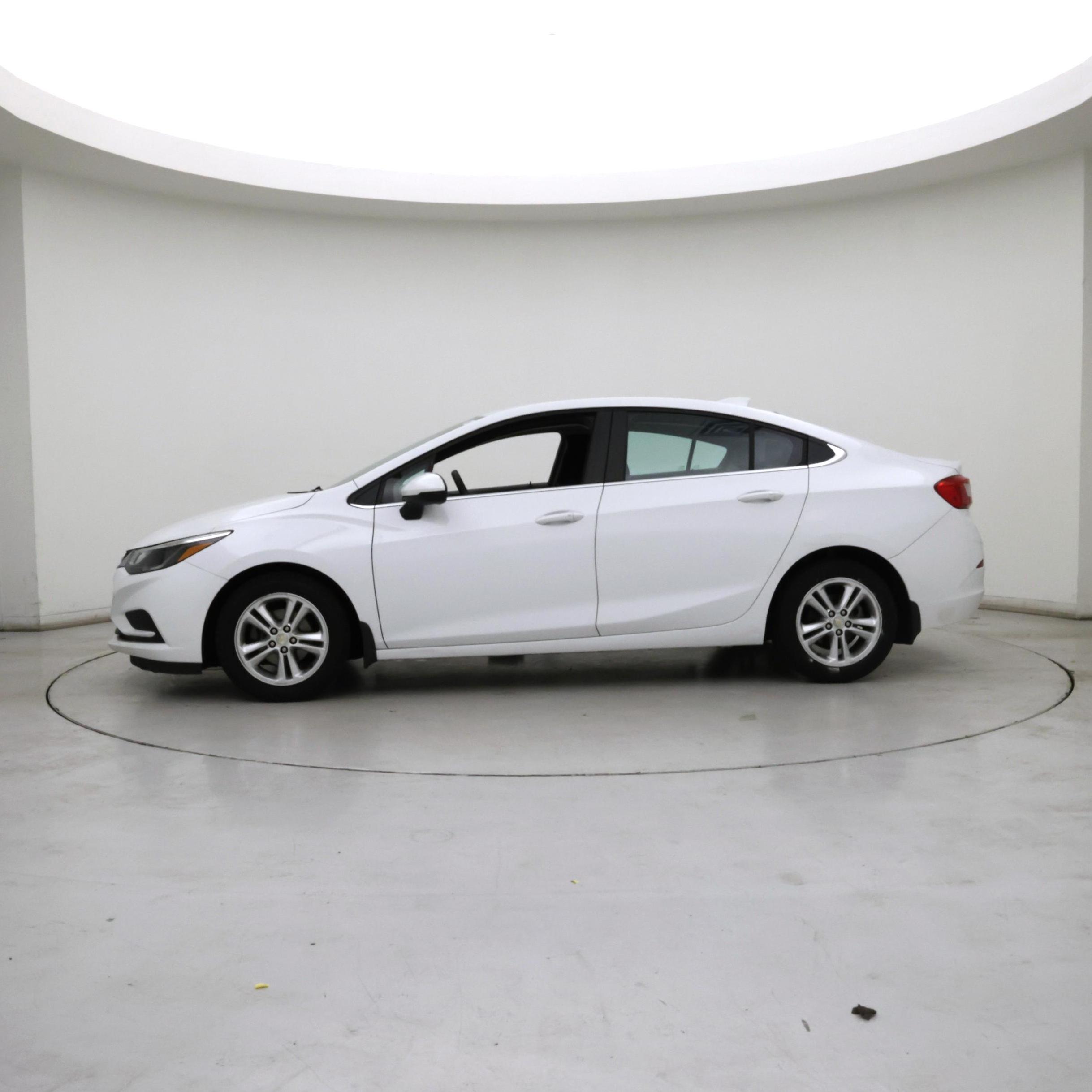 Thumbnail: 2016 Chevrolet Cruze - 3