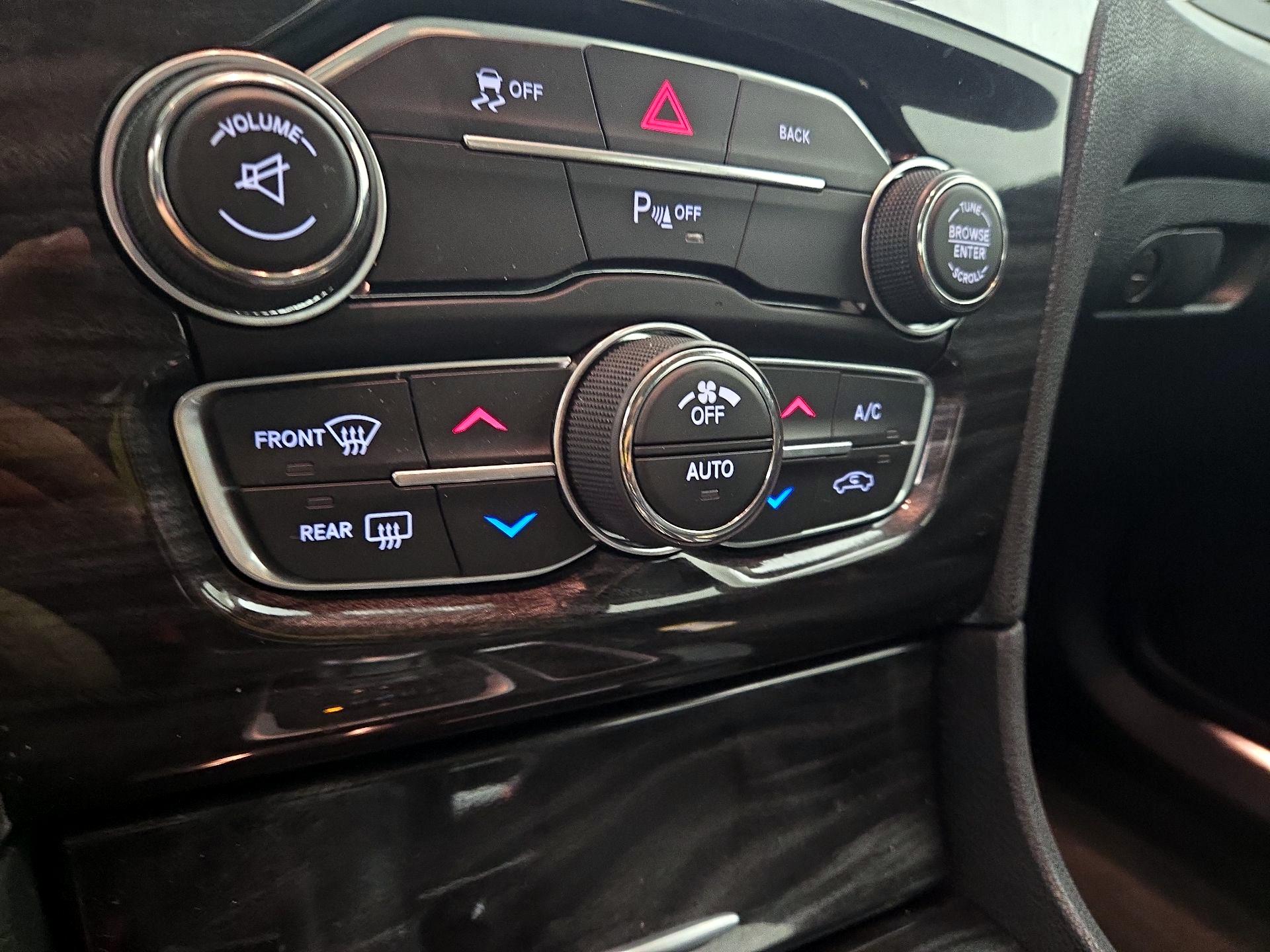 Thumbnail: 2016 Chrysler 300 - 17