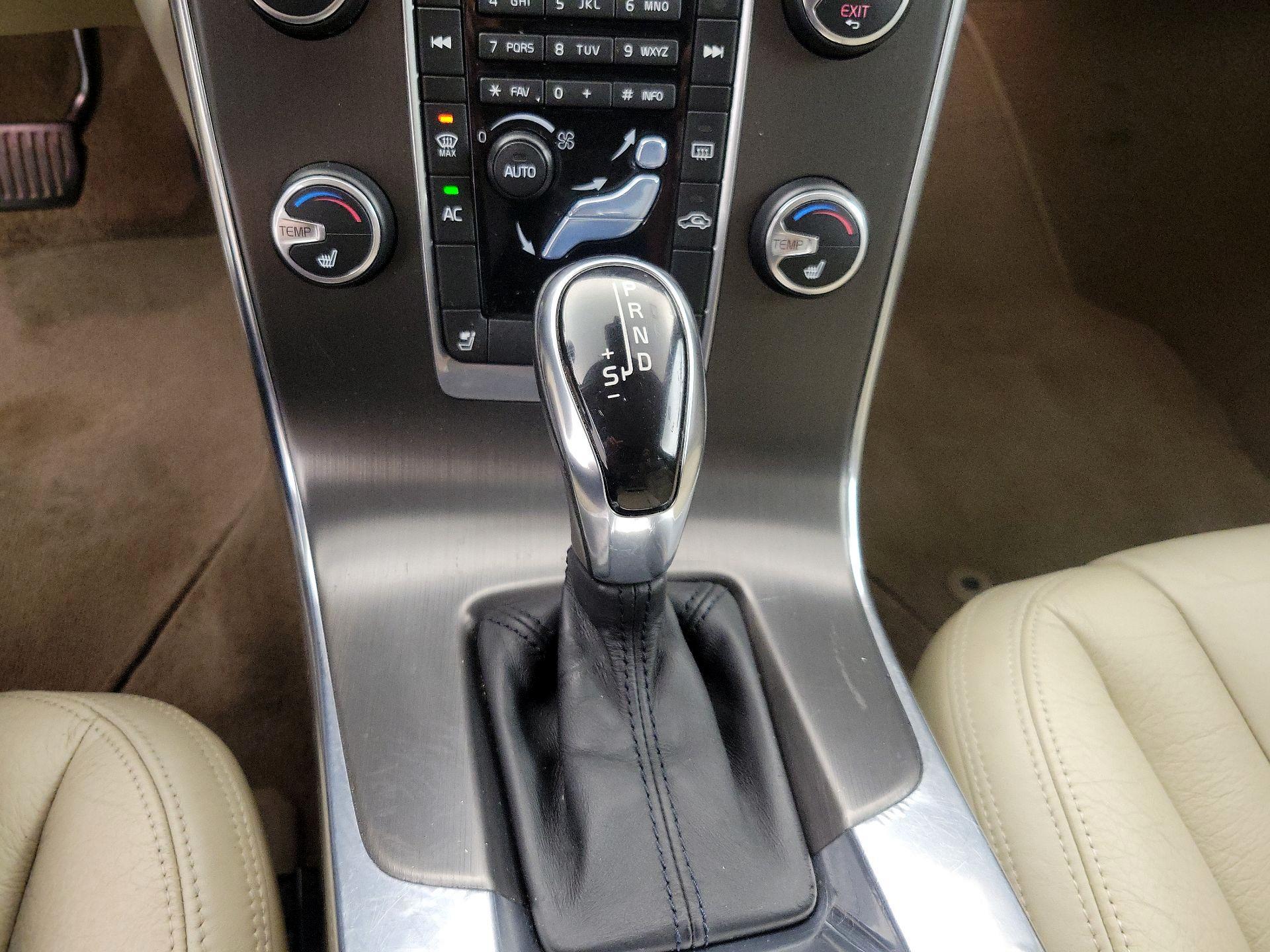 Thumbnail: 2014 Volvo S60 - 16