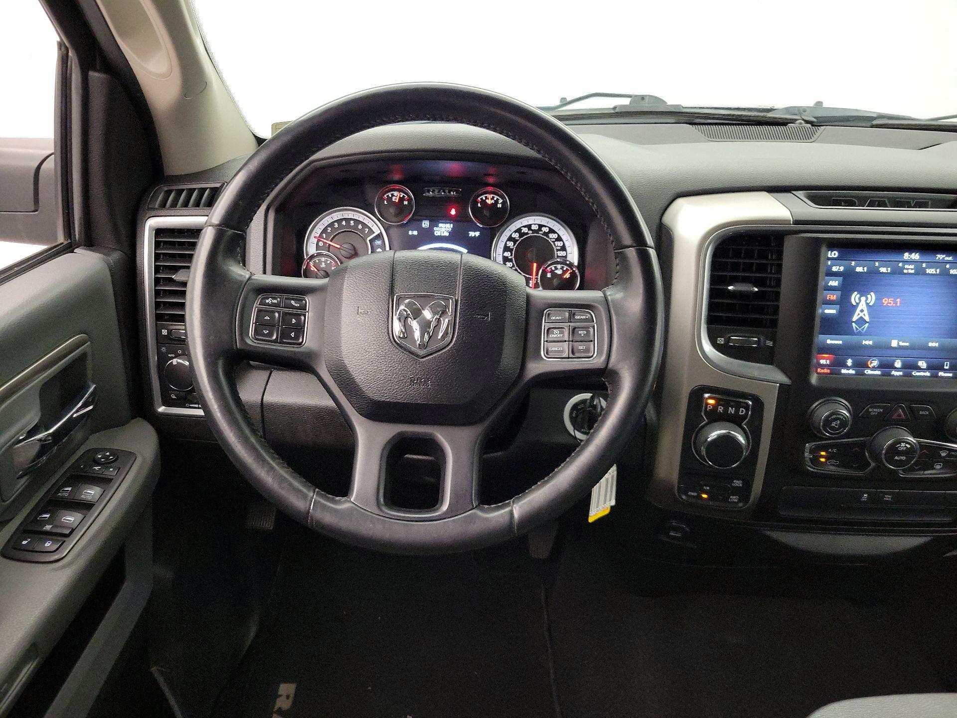 Thumbnail: 2019 RAM 1500 Classic - 10