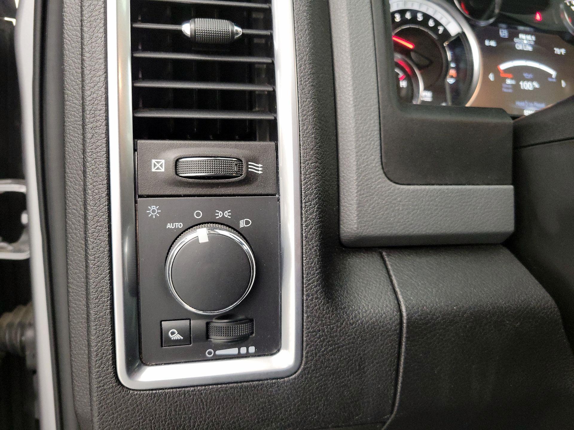 Thumbnail: 2019 RAM 1500 Classic - 13