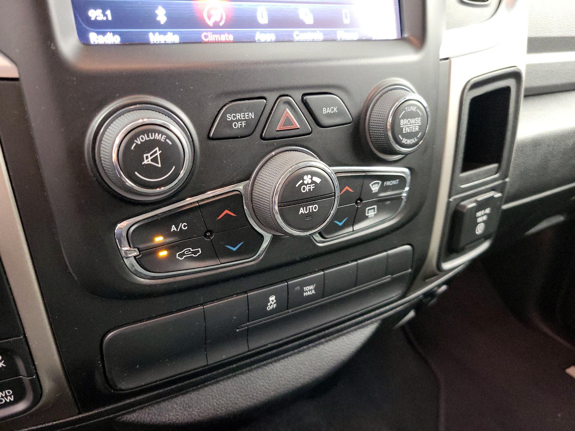 Thumbnail: 2019 RAM 1500 Classic - 16