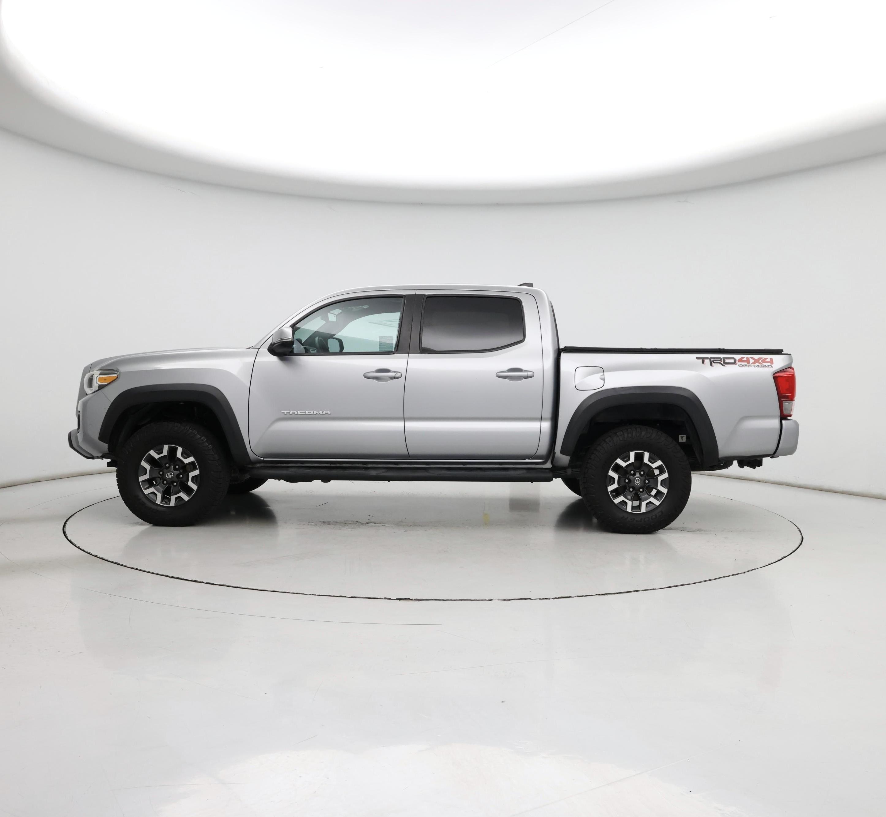 Thumbnail: 2017 Toyota Tacoma - 3