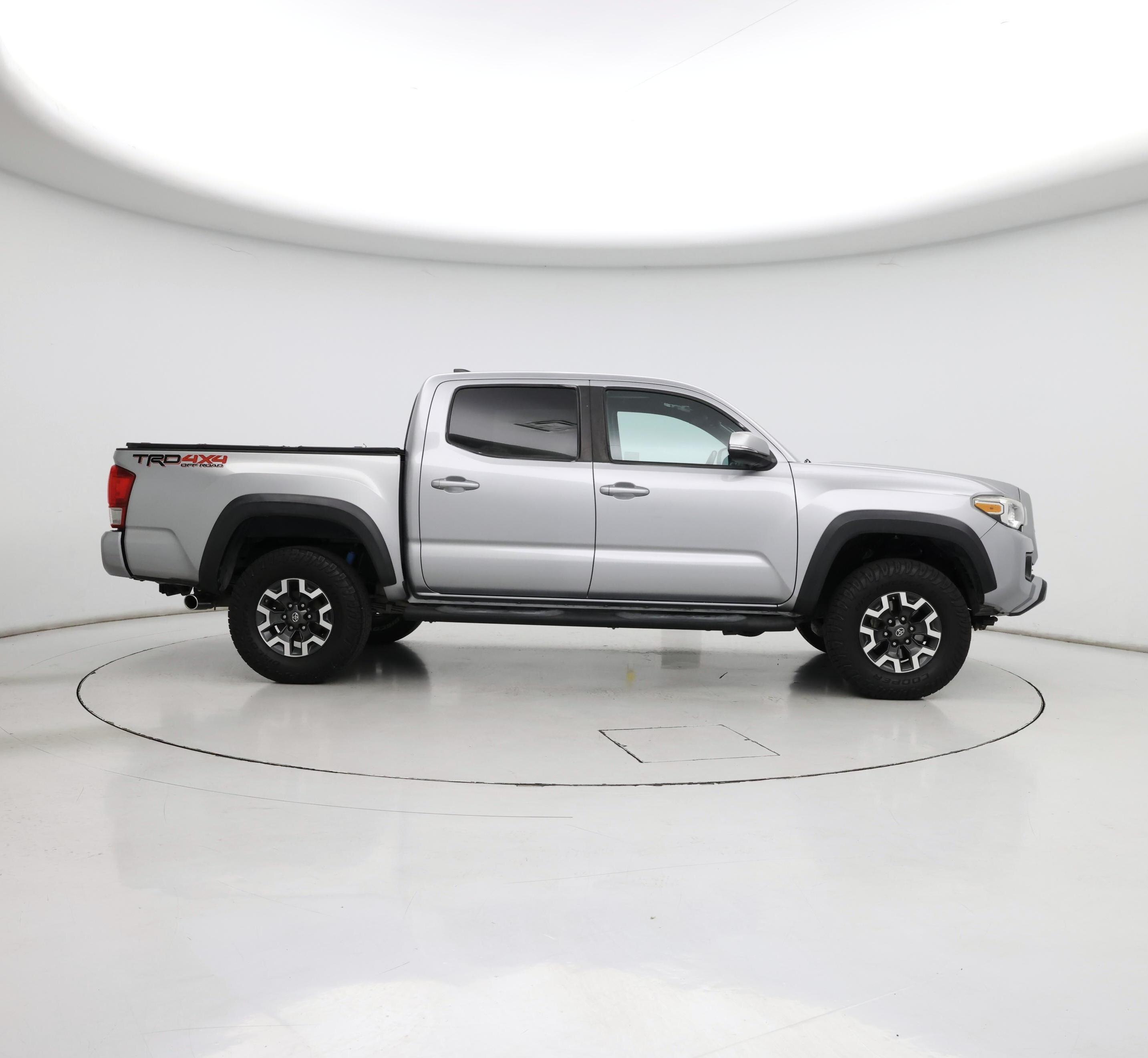 Thumbnail: 2017 Toyota Tacoma - 7