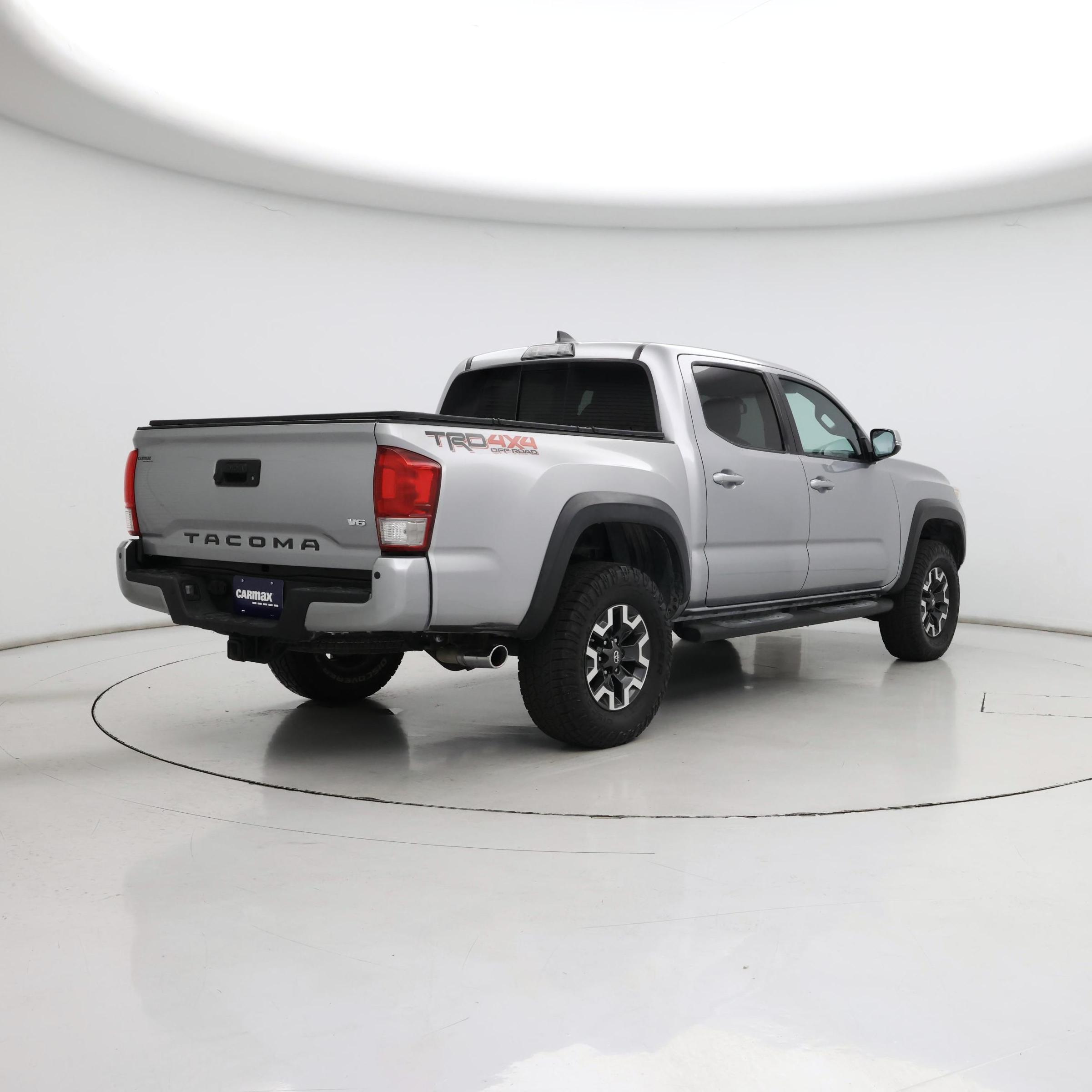 Thumbnail: 2017 Toyota Tacoma - 8
