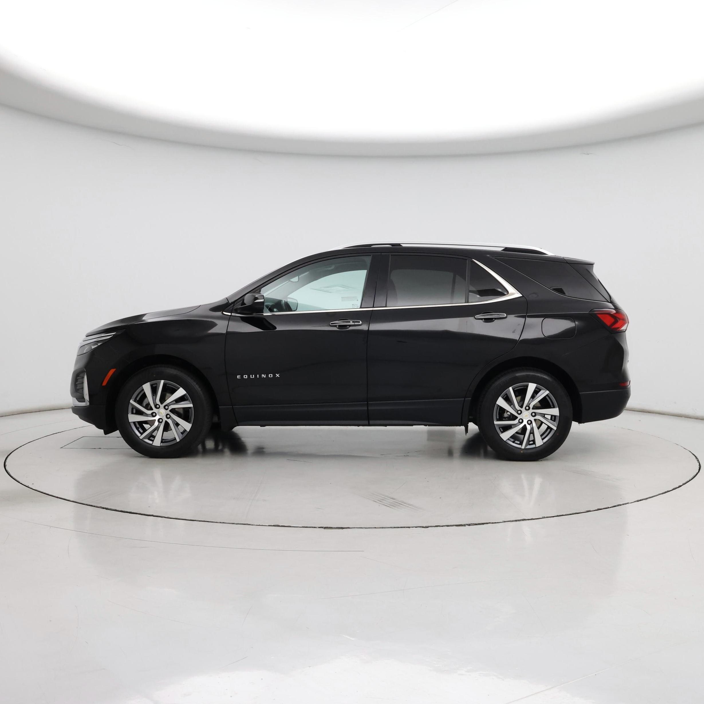 Thumbnail: 2022 Chevrolet Equinox - 3