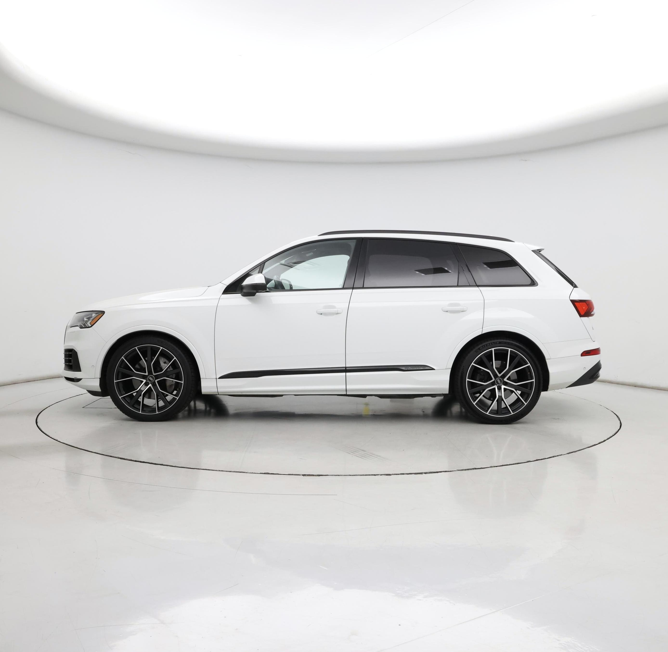 Thumbnail: 2021 Audi Q7 - 3