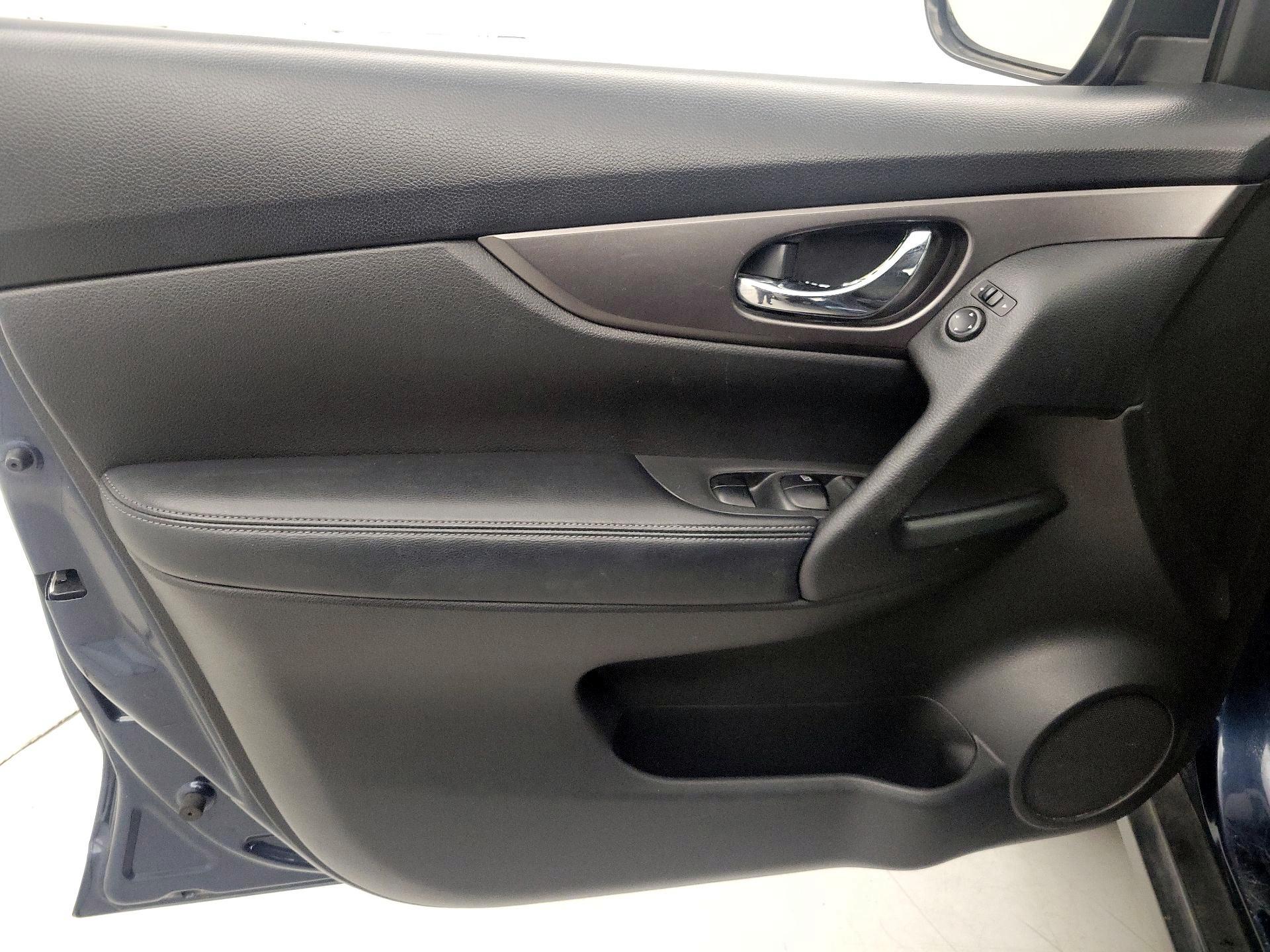 Thumbnail: 2016 Nissan Rogue - 12