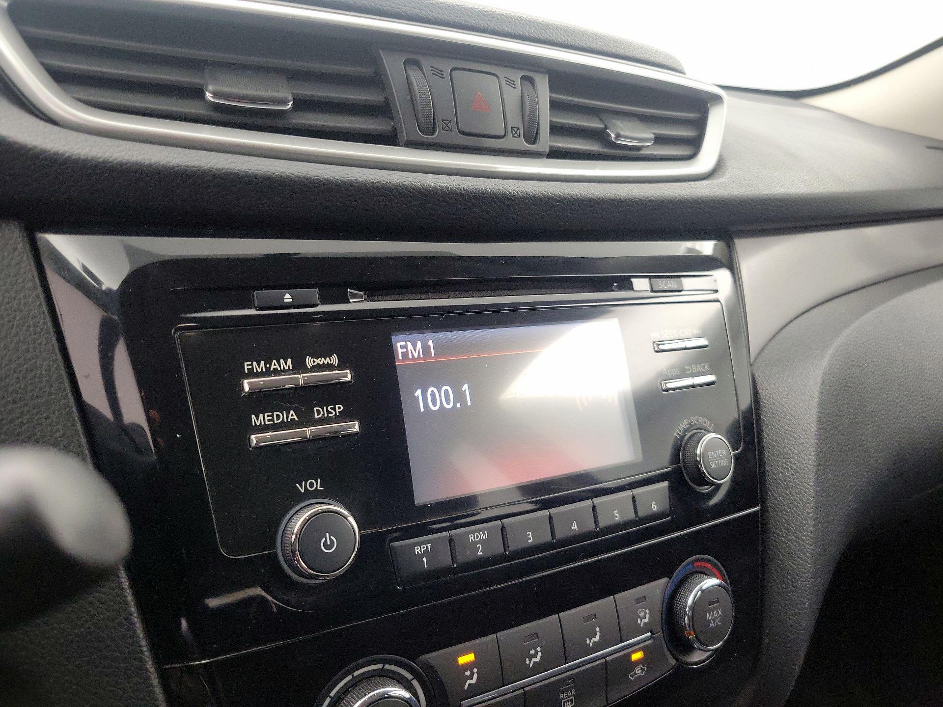 Thumbnail: 2016 Nissan Rogue - 15